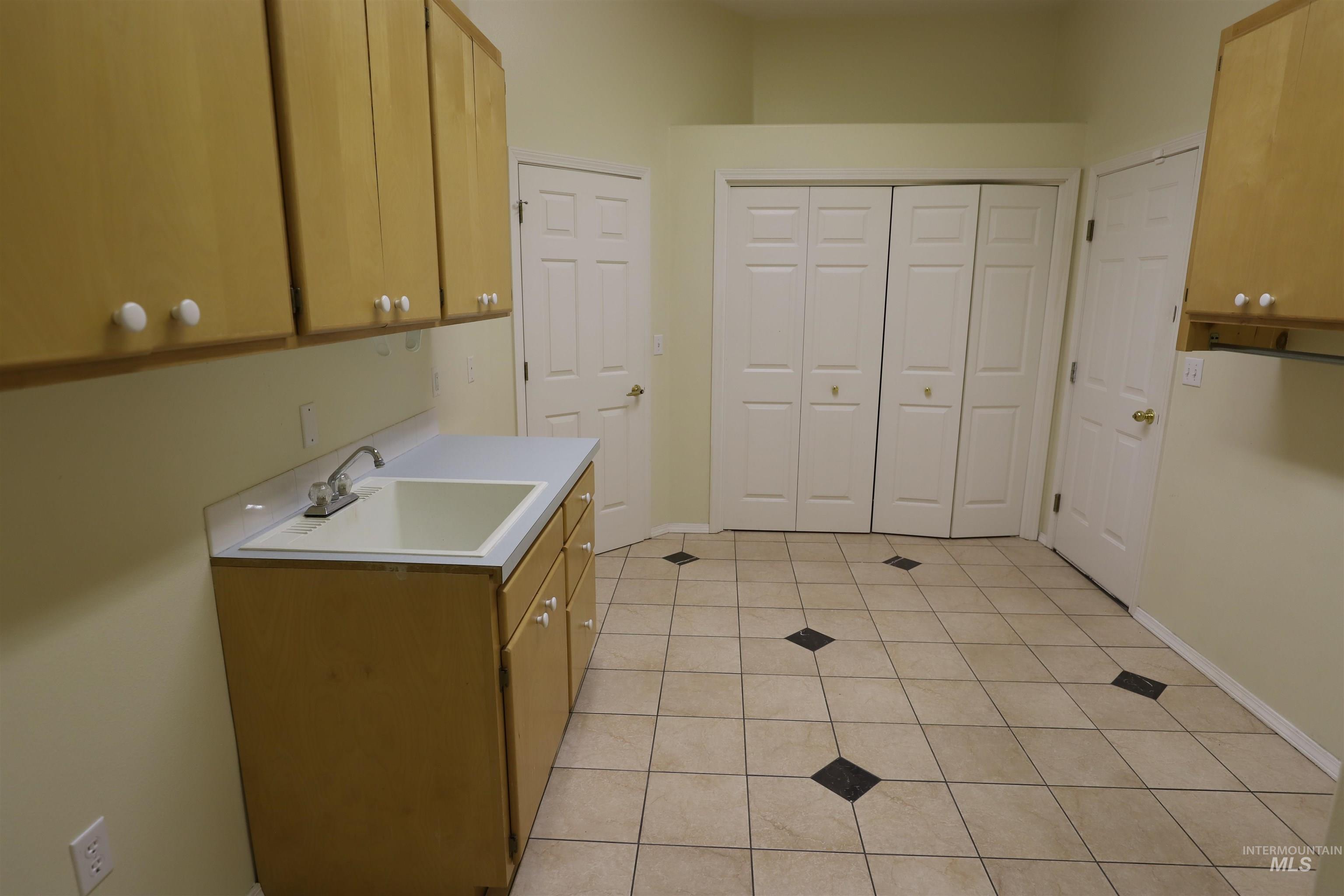 1368 Stoneybrook Circle, Twin Falls, Idaho 83301, 6 Bedrooms, 3.5 Bathrooms, Residential For Sale, Price $689,900, 98981030