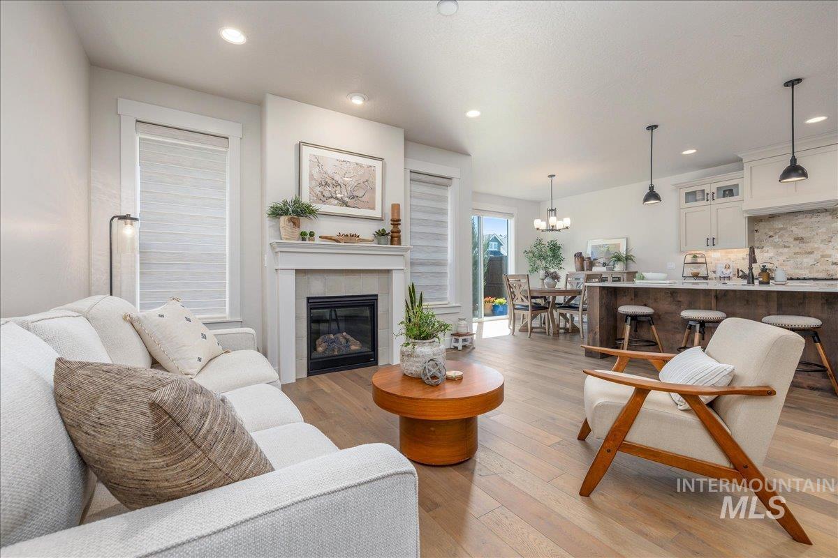 3106 N Gaviola St., Meridian, Idaho 83646, 2 Bedrooms, 3 Bathrooms, Residential For Sale, Price $599,000, 98981033