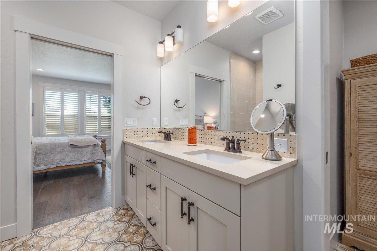 3106 N Gaviola St., Meridian, Idaho 83646, 2 Bedrooms, 3 Bathrooms, Residential For Sale, Price $599,000, 98981033