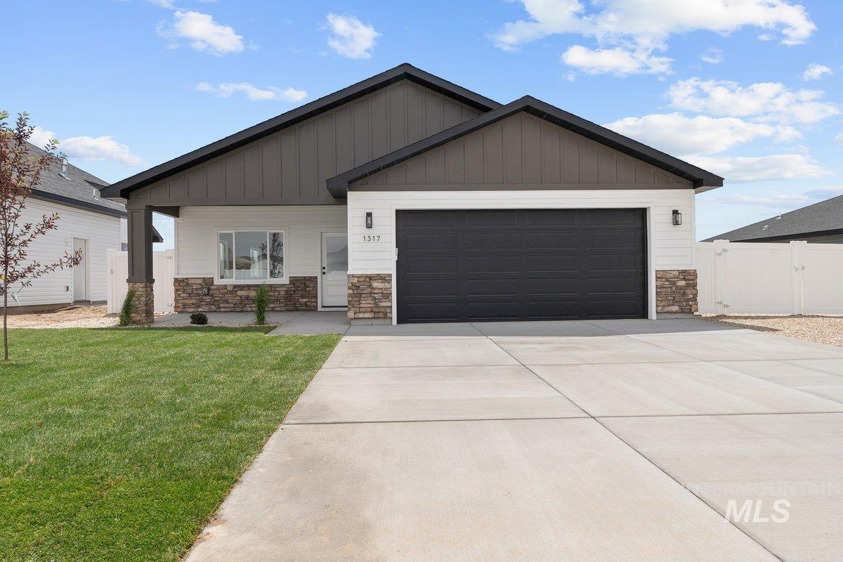 1317 E 18th Ave., Jerome, Idaho 83338, 3 Bedrooms, 2 Bathrooms, Residential For Sale, Price $379,000,MLS 98981035