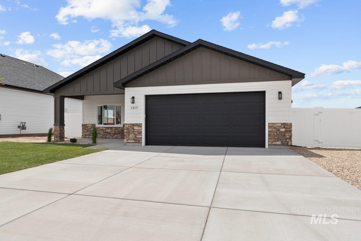 1317 E 18th Ave., Jerome, Idaho 83338, 3 Bedrooms, 2 Bathrooms, Residential For Sale, Price $379,000,MLS 98981035
