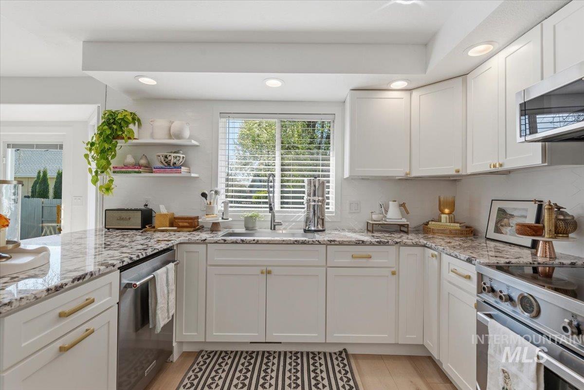 1917 E Shalimar Dr, Eagle, Idaho 83616-4071, 4 Bedrooms, 2.5 Bathrooms, Residential For Sale, Price $710,000, 98981036