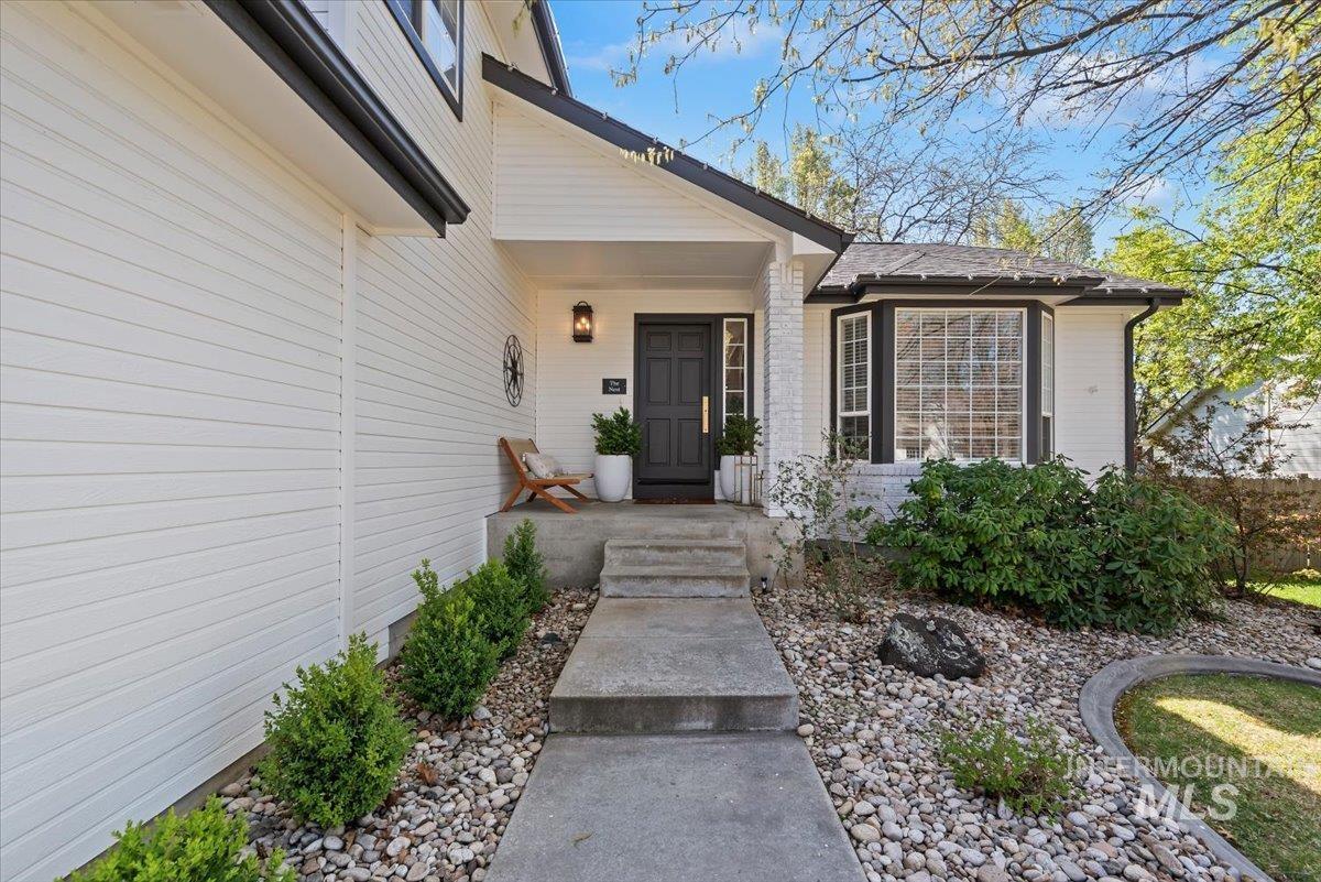 1917 E Shalimar Dr, Eagle, Idaho 83616-4071, 4 Bedrooms, 2.5 Bathrooms, Residential For Sale, Price $710,000, 98981036