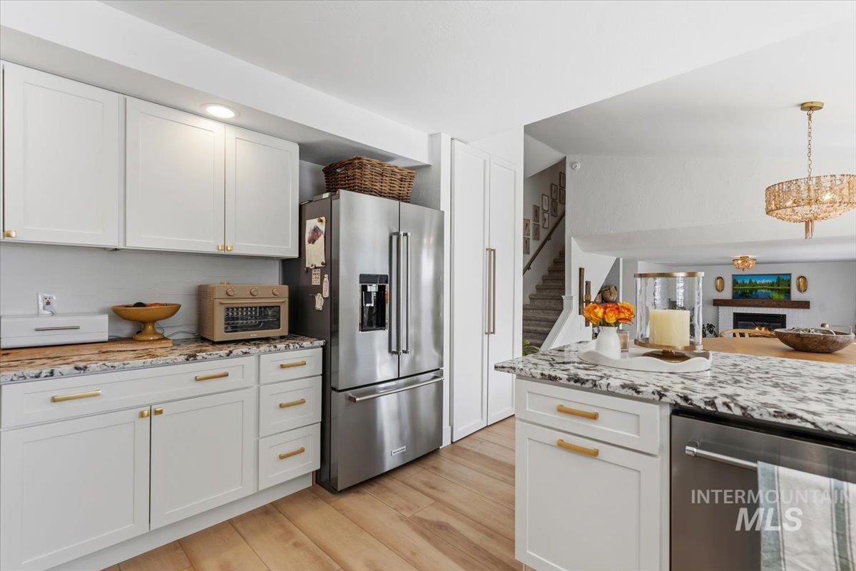 1917 E Shalimar Dr, Eagle, Idaho 83616-4071, 4 Bedrooms, 2.5 Bathrooms, Residential For Sale, Price $710,000, 98981036