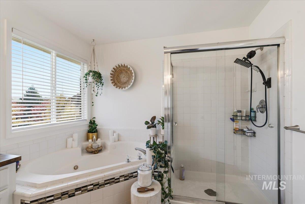 1917 E Shalimar Dr, Eagle, Idaho 83616-4071, 4 Bedrooms, 2.5 Bathrooms, Residential For Sale, Price $710,000, 98981036