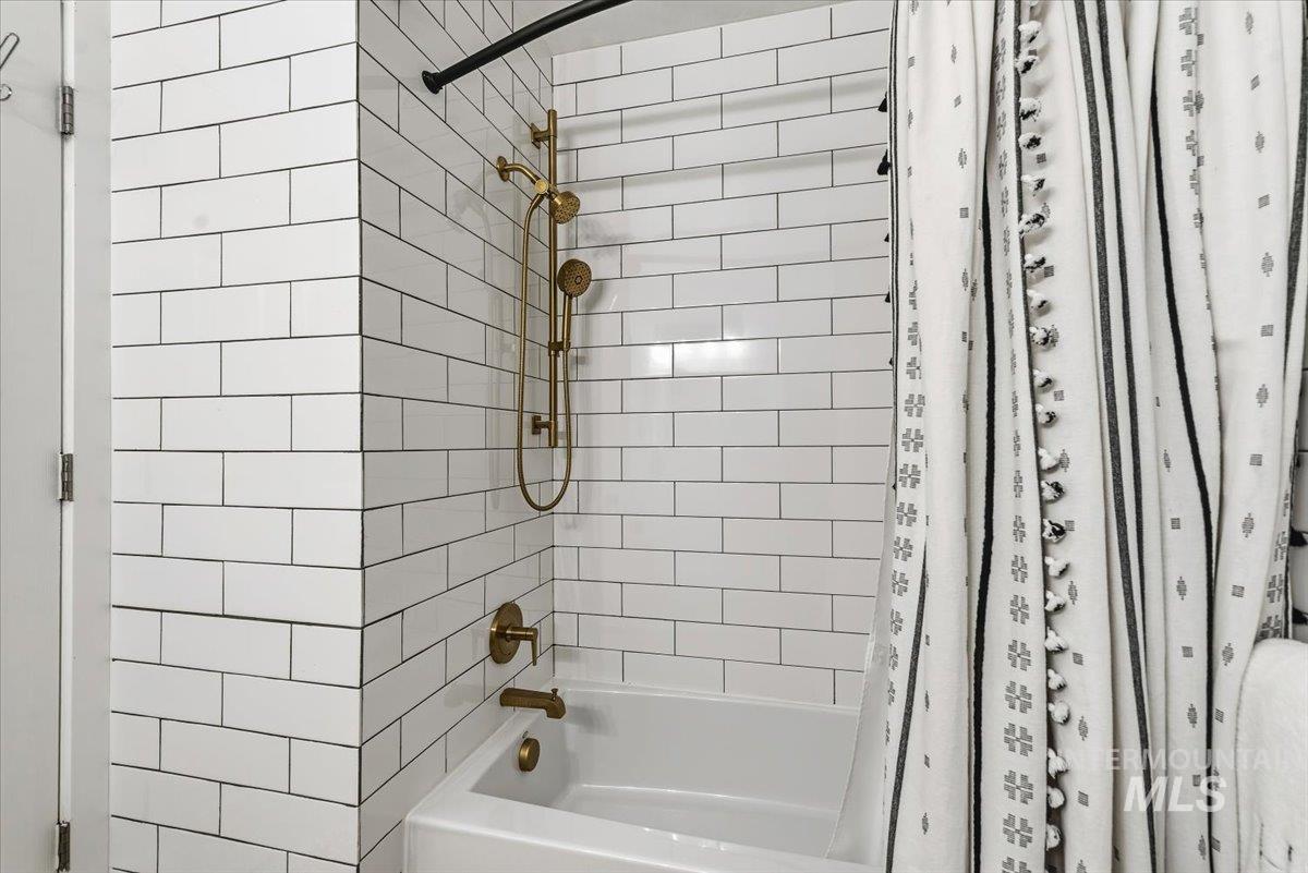 1917 E Shalimar Dr, Eagle, Idaho 83616-4071, 4 Bedrooms, 2.5 Bathrooms, Residential For Sale, Price $710,000, 98981036