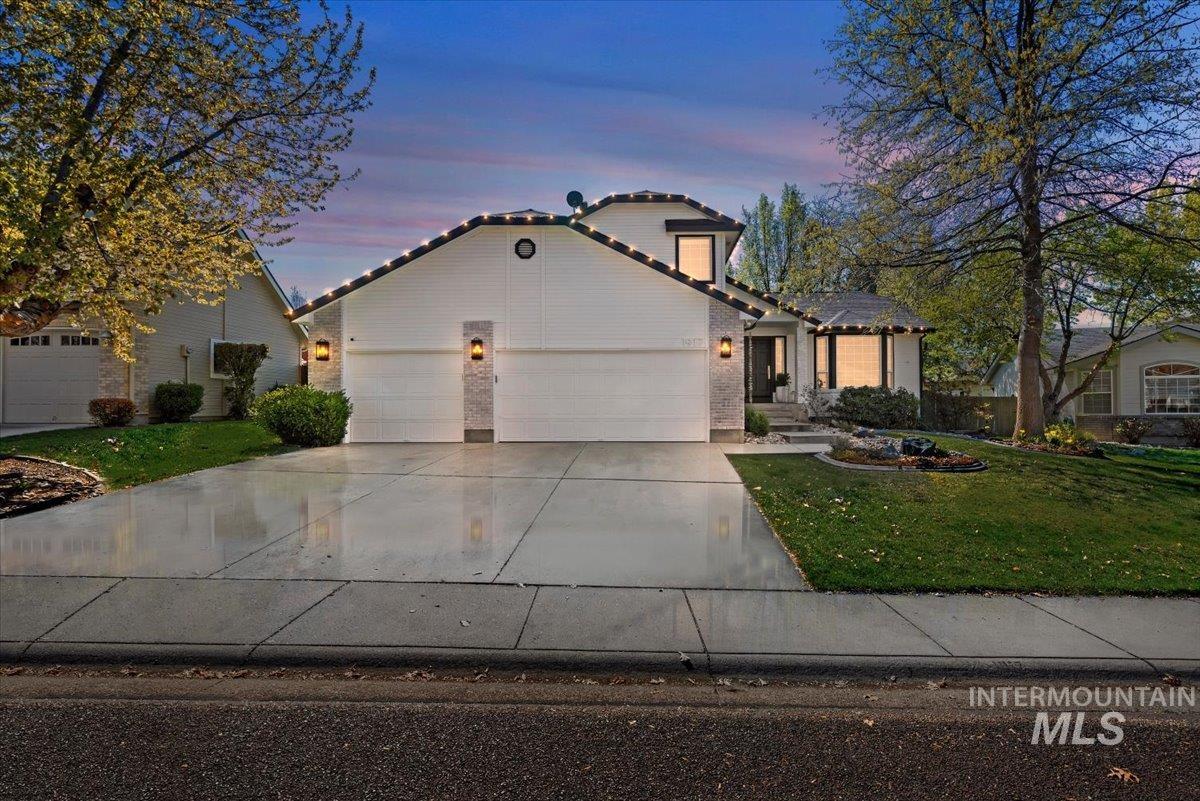 1917 E Shalimar Dr, Eagle, Idaho 83616-4071, 4 Bedrooms, 2.5 Bathrooms, Residential For Sale, Price $710,000, 98981036
