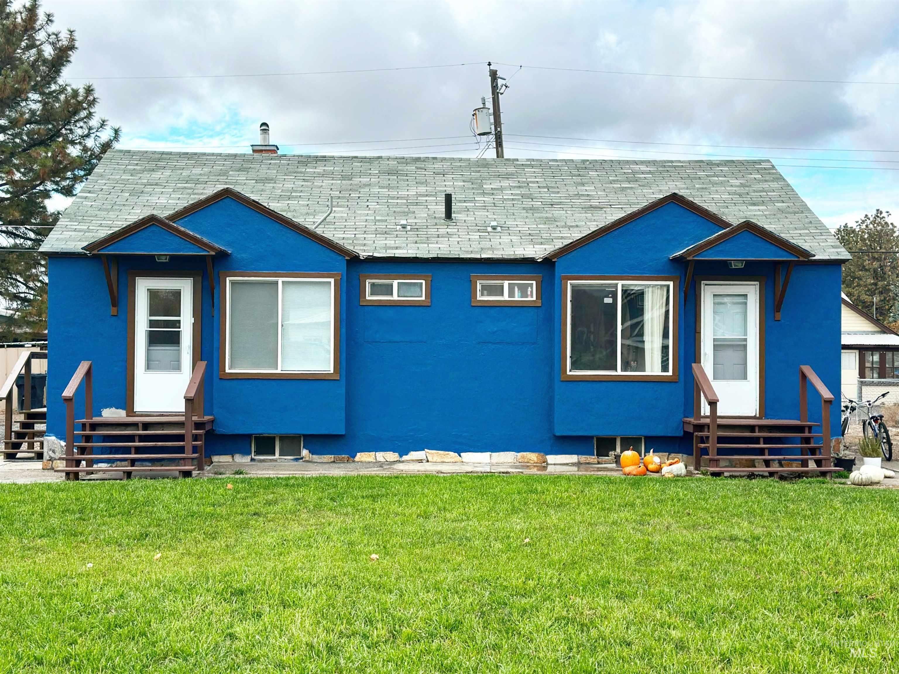 217 & 219 Oregon St, Gooding, Idaho 83330, 2 Bedrooms, 1 Bathroom, Residential Income For Sale, Price $325,000, 98981038