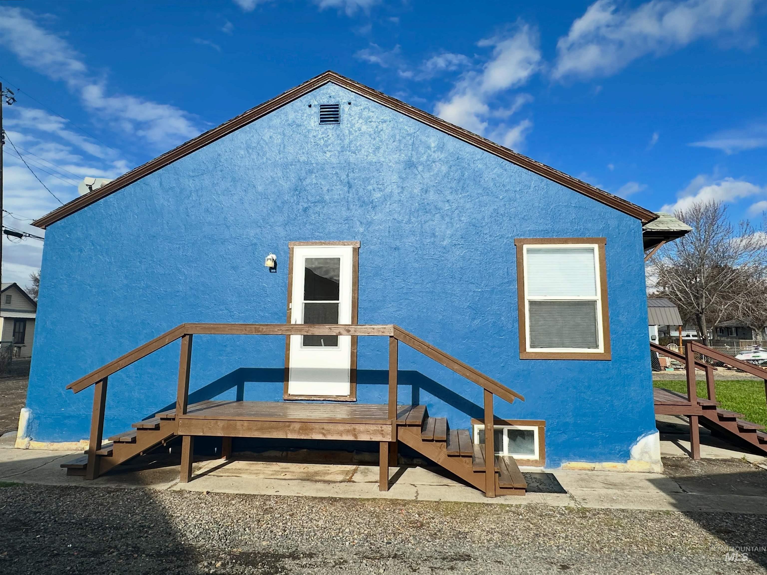 217 & 219 Oregon St, Gooding, Idaho 83330, 2 Bedrooms, 1 Bathroom, Residential Income For Sale, Price $325,000, 98981038