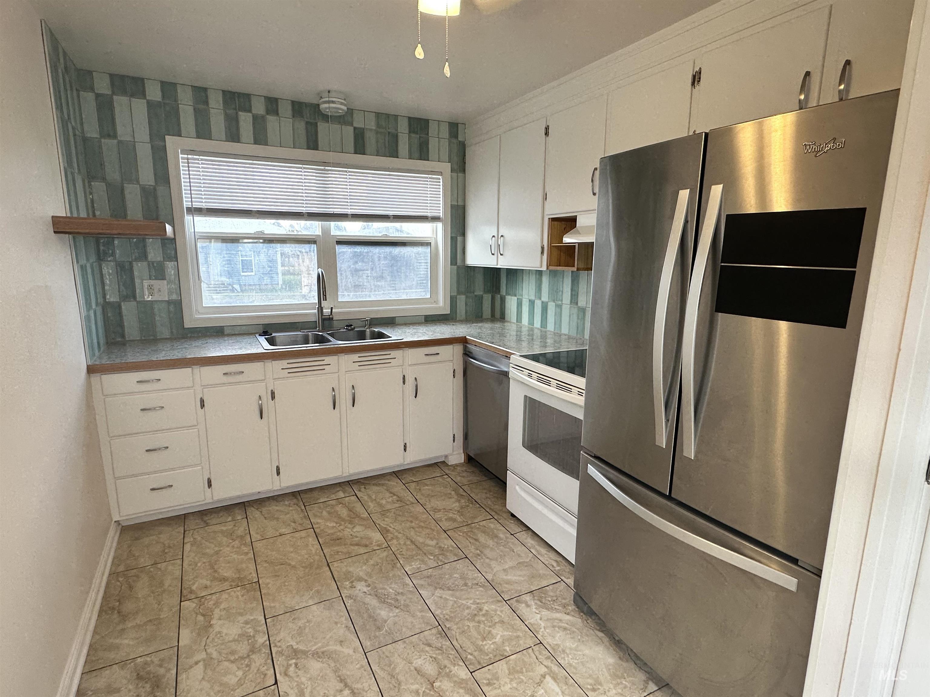 217 & 219 Oregon St, Gooding, Idaho 83330, 2 Bedrooms, 1 Bathroom, Residential Income For Sale, Price $325,000, 98981038