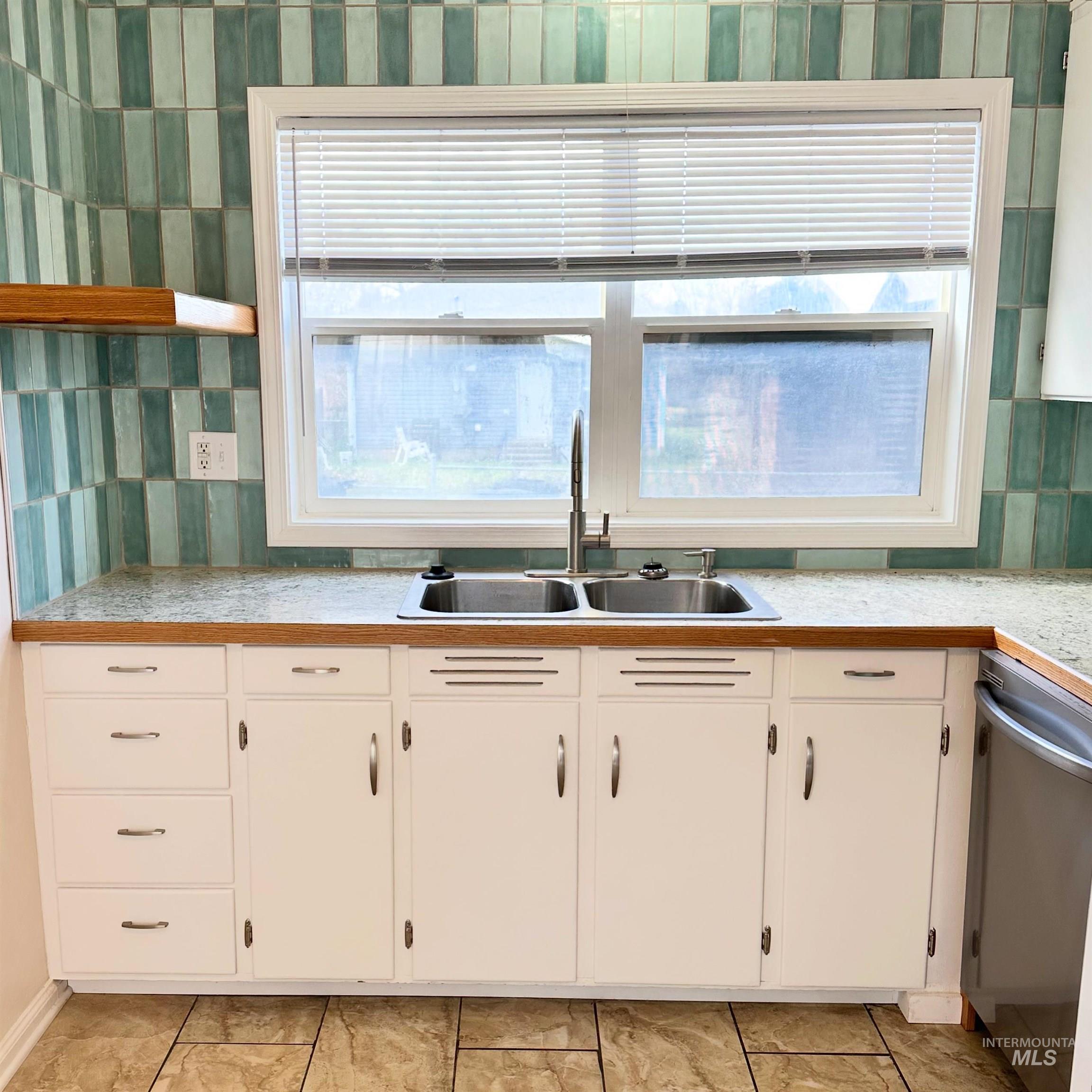 217 & 219 Oregon St, Gooding, Idaho 83330, 2 Bedrooms, 1 Bathroom, Residential Income For Sale, Price $325,000, 98981038