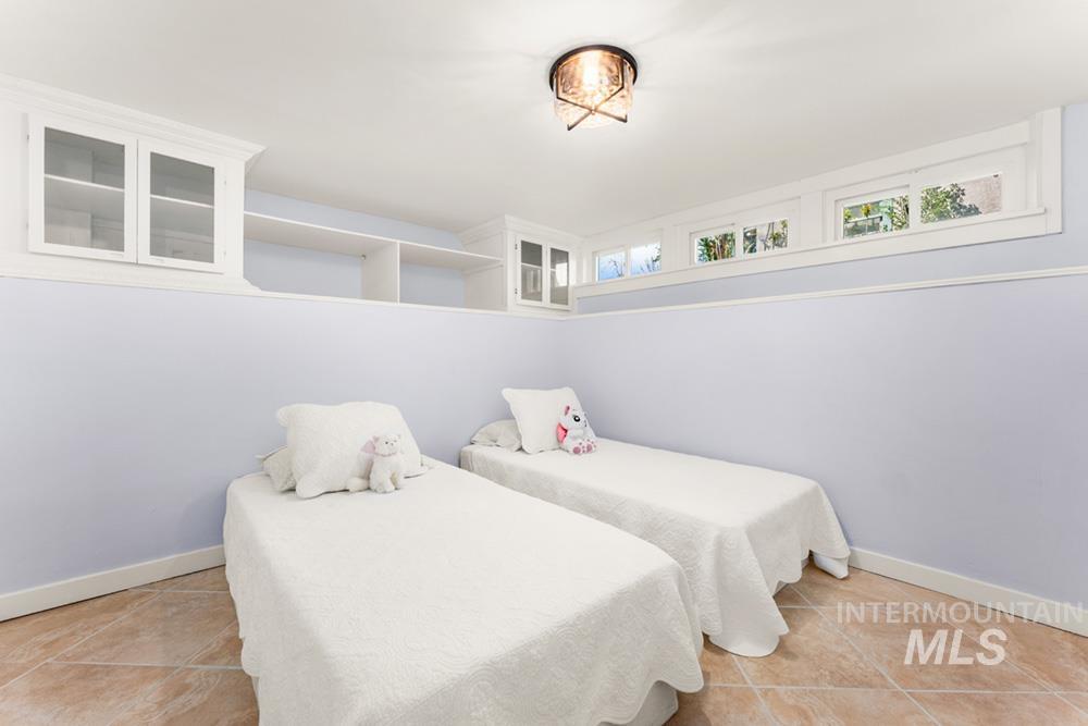 302 S Peasley St, Boise, Idaho 83705, 4 Bedrooms, 3 Bathrooms, Residential For Sale, Price $550,000, 98981040