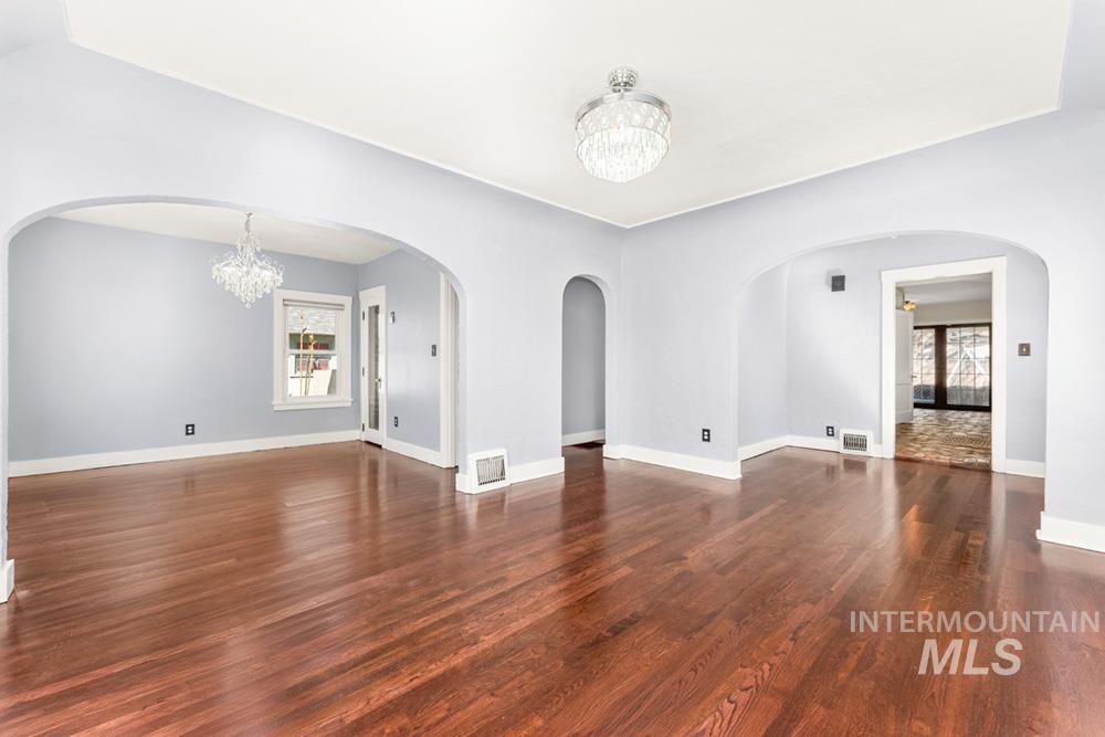 302 S Peasley St, Boise, Idaho 83705, 4 Bedrooms, 3 Bathrooms, Residential For Sale, Price $550,000, 98981040