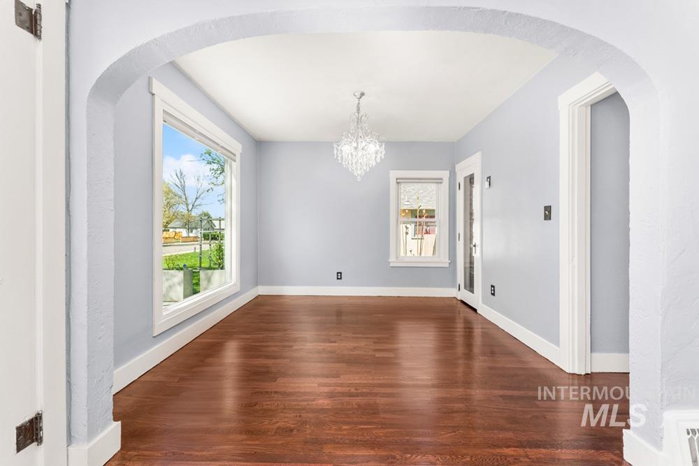 302 S Peasley St, Boise, Idaho 83705, 4 Bedrooms, 3 Bathrooms, Residential For Sale, Price $550,000, 98981040