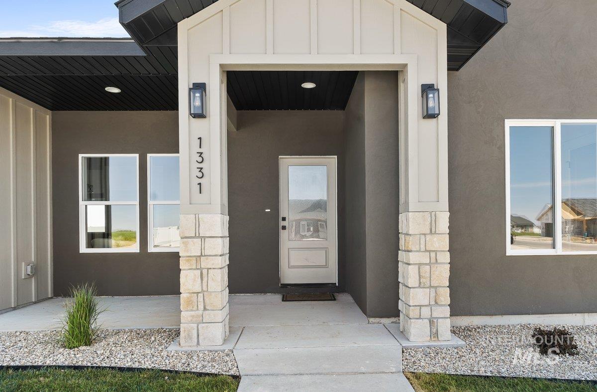 1331 E 19th Ave., Jerome, Idaho 83338, 4 Bedrooms, 2 Bathrooms, Residential For Sale, Price $439,000, 98981044