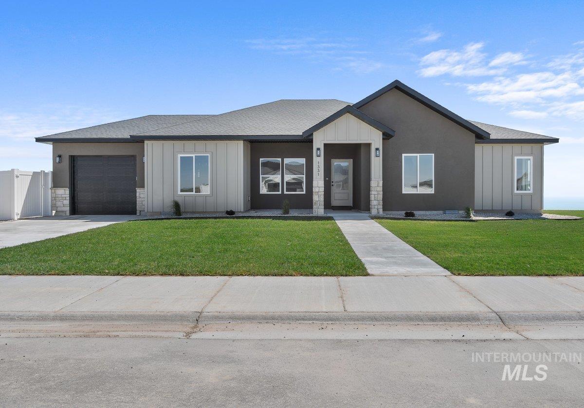 1331 E 19th Ave., Jerome, Idaho 83338, 4 Bedrooms, 2 Bathrooms, Residential For Sale, Price $439,000, 98981044
