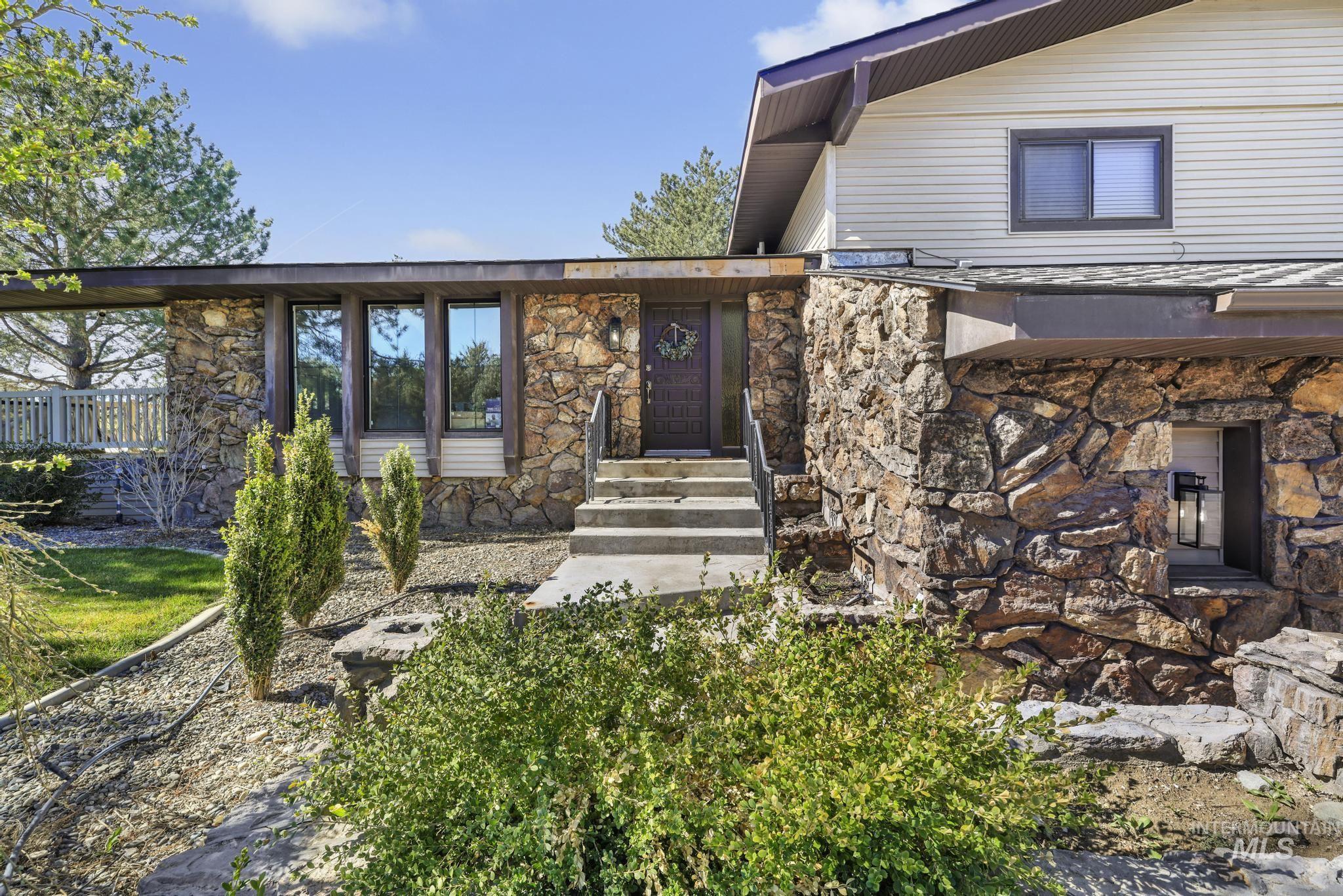 4055 N Canyon Ridge Dr, Twin Falls, Idaho 83301, 4 Bedrooms, 2 Bathrooms, Residential For Sale, Price $750,000, 98981045