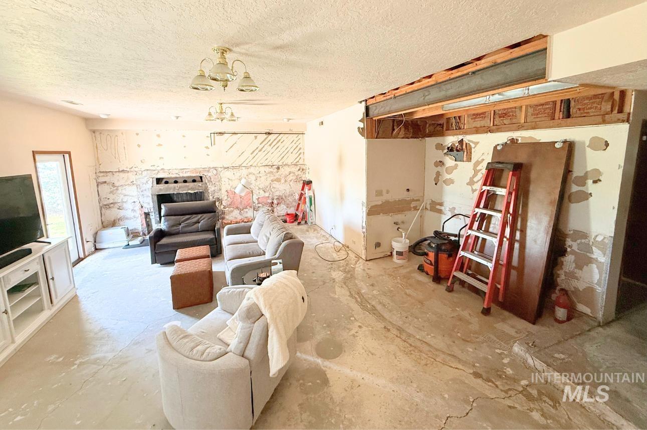 4055 N Canyon Ridge Dr, Twin Falls, Idaho 83301, 4 Bedrooms, 2 Bathrooms, Residential For Sale, Price $750,000, 98981045