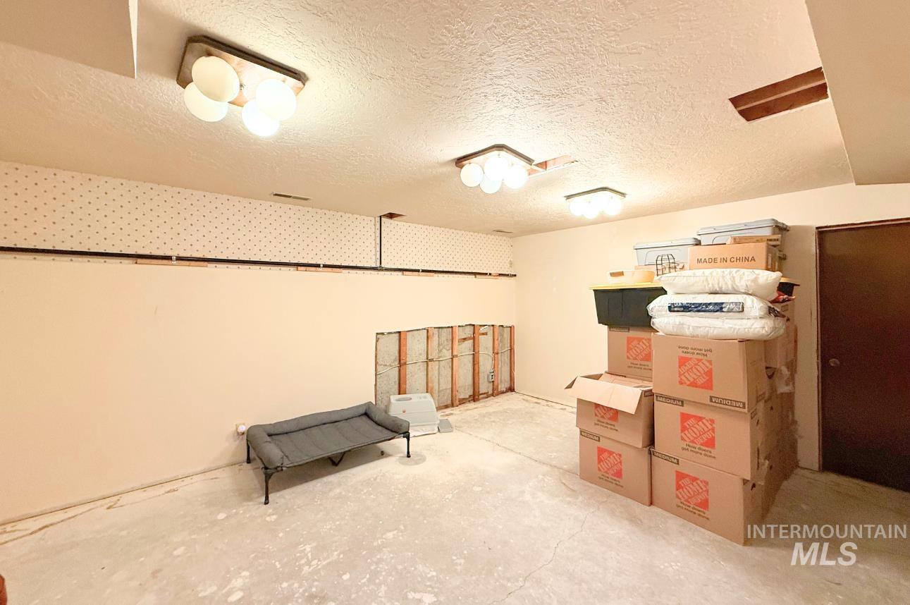 4055 N Canyon Ridge Dr, Twin Falls, Idaho 83301, 4 Bedrooms, 2 Bathrooms, Residential For Sale, Price $750,000, 98981045