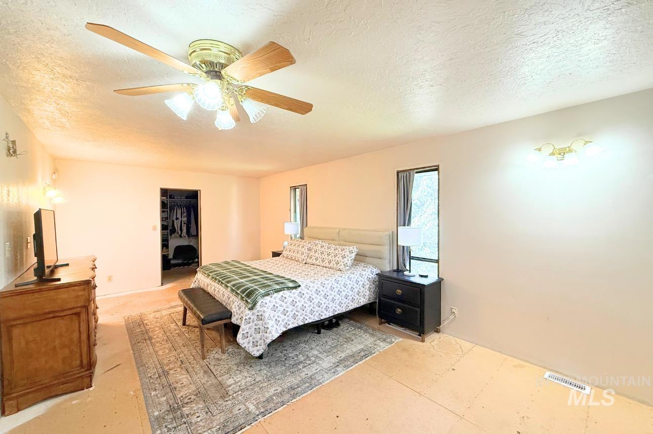 4055 N Canyon Ridge Dr, Twin Falls, Idaho 83301, 4 Bedrooms, 2 Bathrooms, Residential For Sale, Price $750,000, 98981045