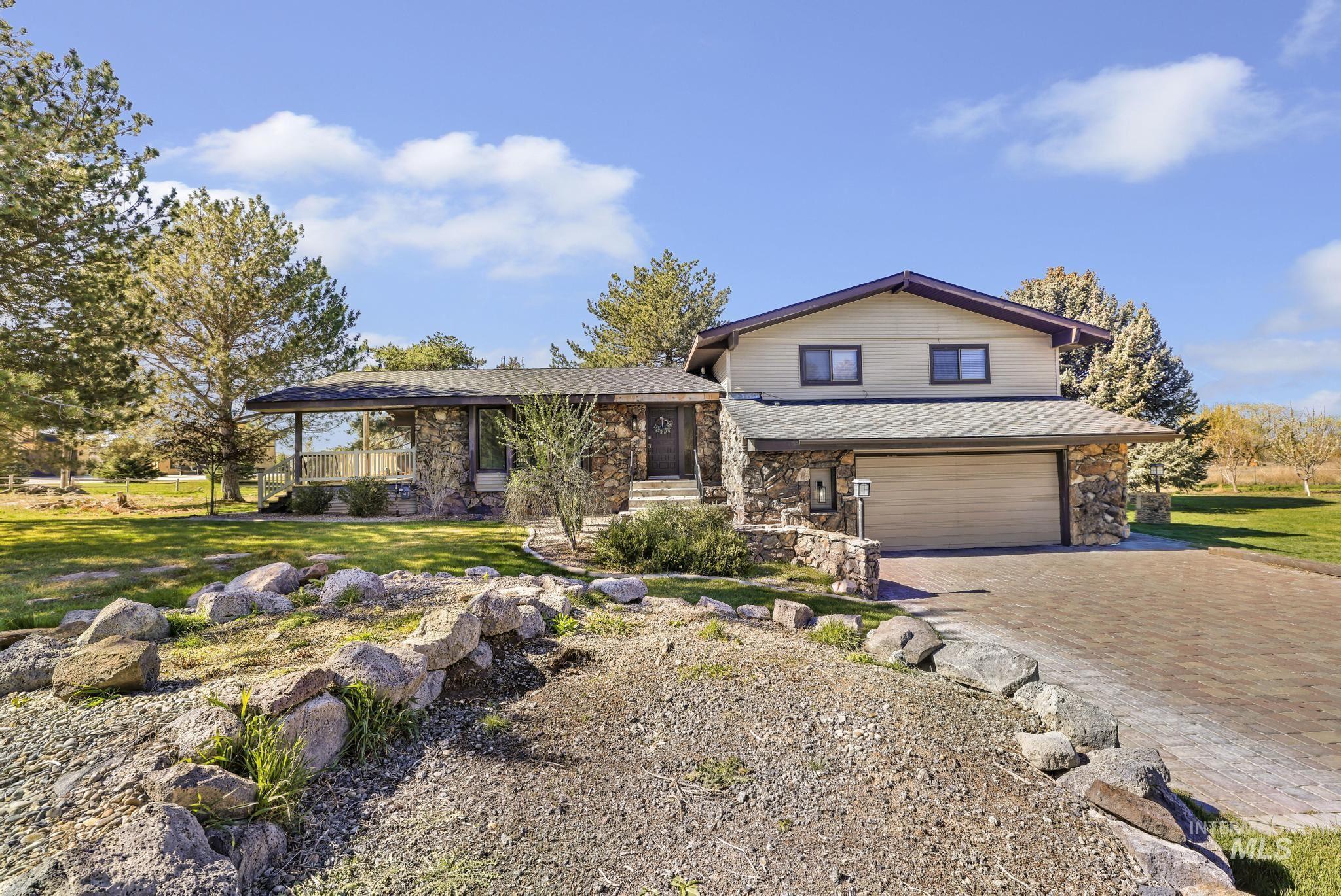 4055 N Canyon Ridge Dr, Twin Falls, Idaho 83301, 4 Bedrooms, 3 Bathrooms, Residential For Sale, Price $750,000,MLS 98981045
