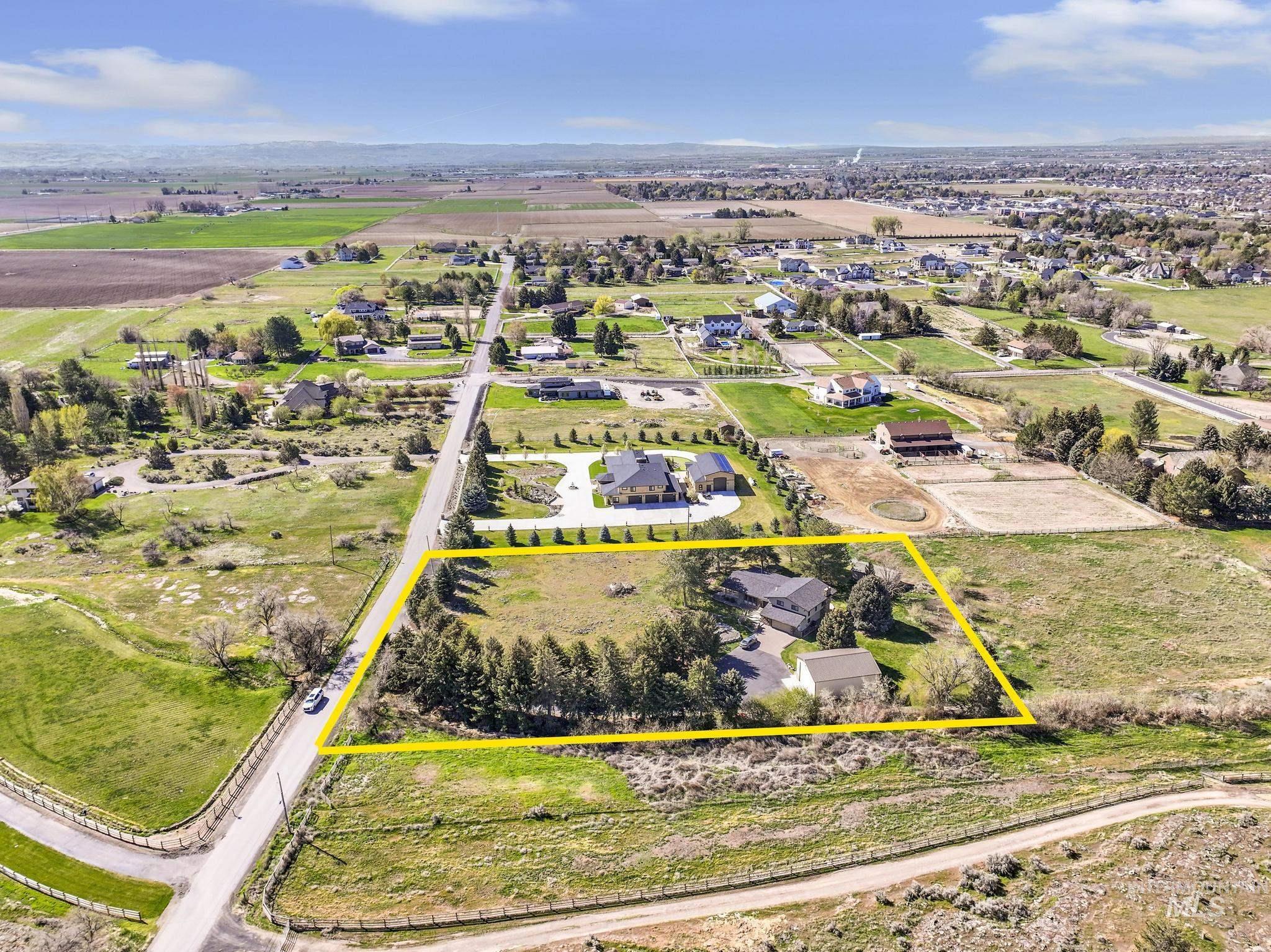 4055 N Canyon Ridge Dr, Twin Falls, Idaho 83301, 4 Bedrooms, 2 Bathrooms, Residential For Sale, Price $750,000, 98981045