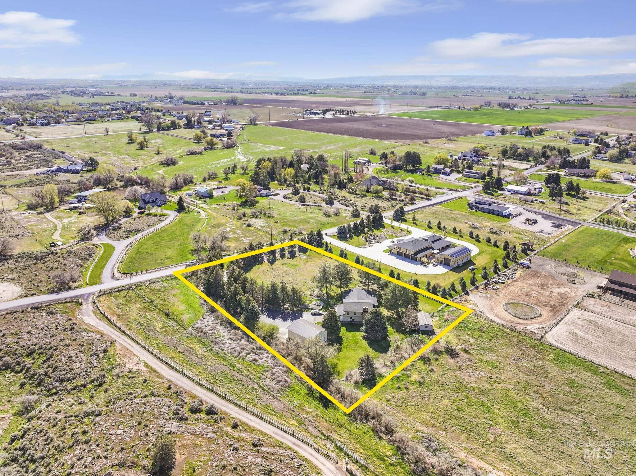 4055 N Canyon Ridge Dr, Twin Falls, Idaho 83301, 4 Bedrooms, 2 Bathrooms, Residential For Sale, Price $750,000, 98981045