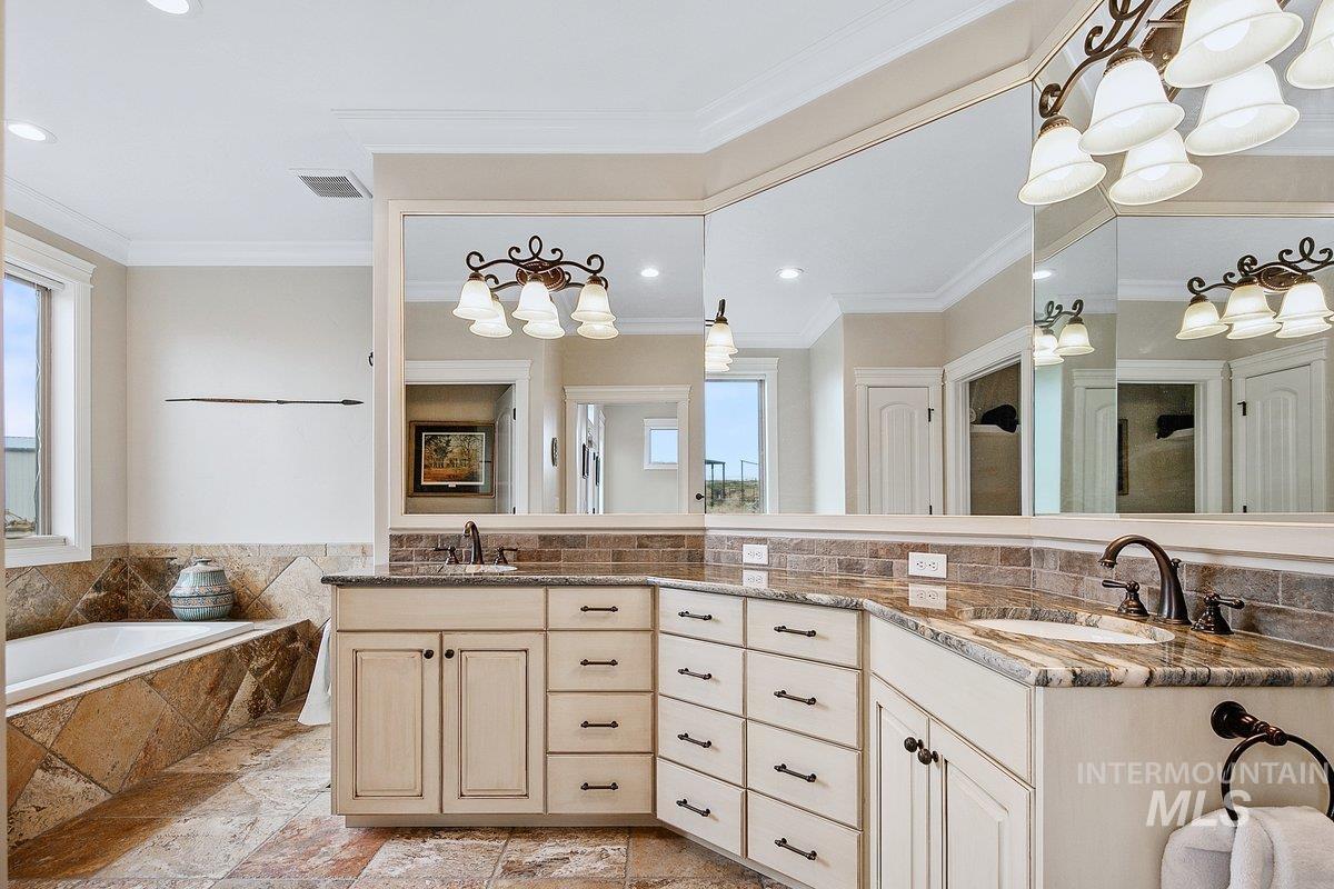 6451 Little Freezeout Rd., Caldwell, Idaho 83607, 7 Bedrooms, 7.5 Bathrooms, Residential For Sale, Price $3,399,999,MLS 98981046