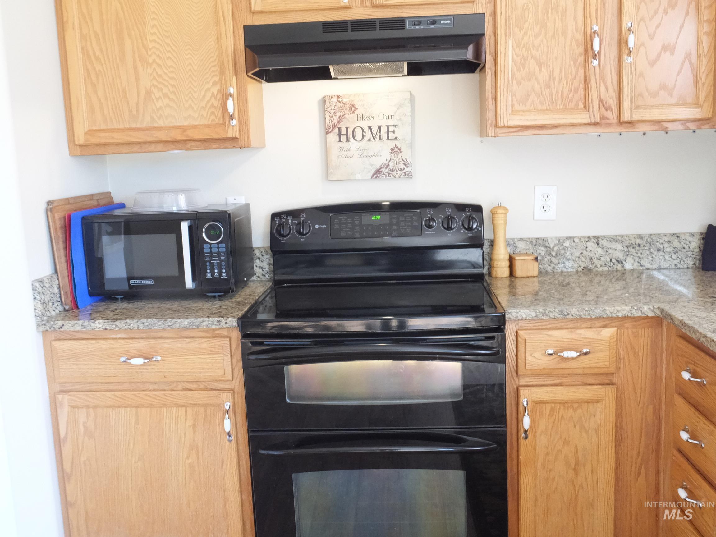 1885 Stone Dr, Emmett, Idaho 83617, 3 Bedrooms, 2 Bathrooms, Residential For Sale, Price $349,900, 98981047