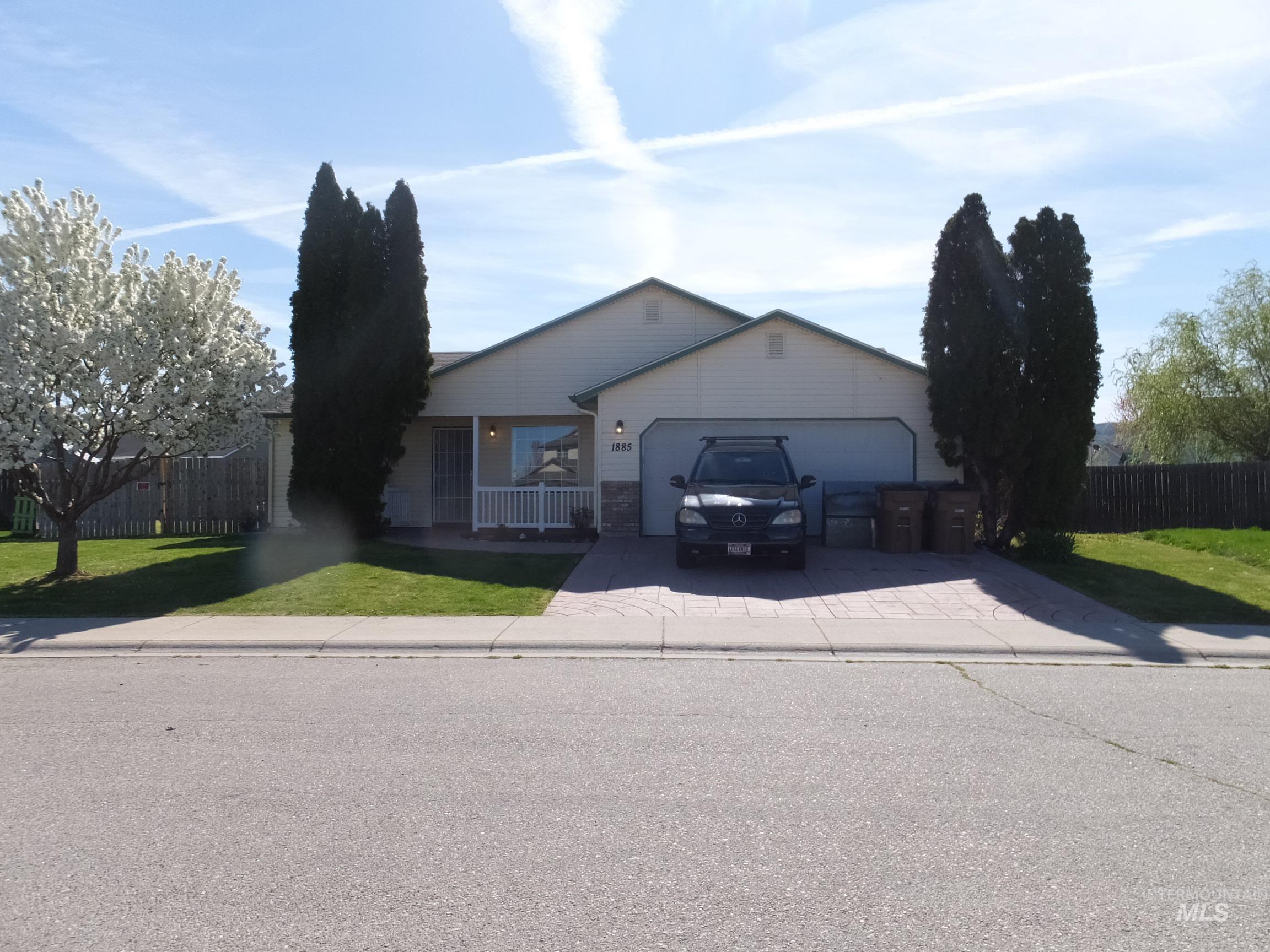 1885 Stone Dr, Emmett, Idaho 83617, 3 Bedrooms, 2 Bathrooms, Residential For Sale, Price $349,900, 98981047