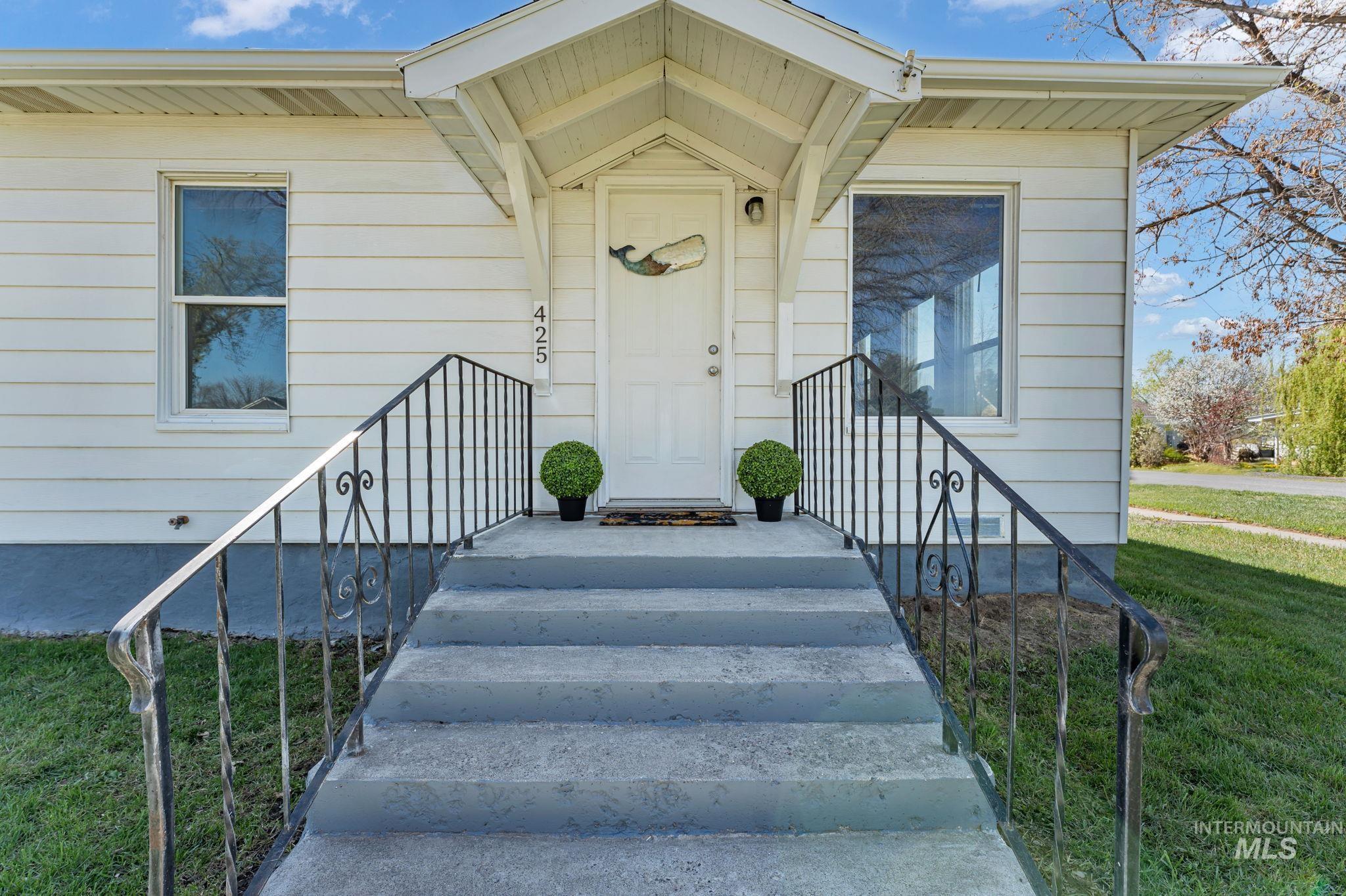 425 6th street, Filer, Idaho 83328, 2 Bedrooms, 1 Bathroom, Residential For Sale, Price $225,000, 98981050