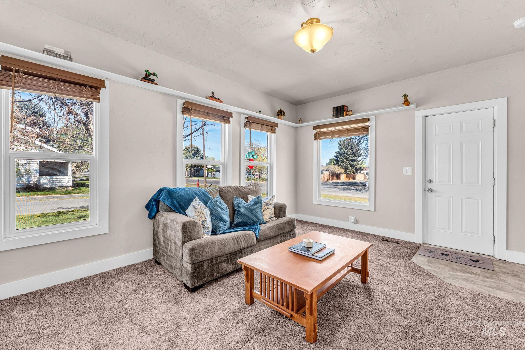 425 6th street, Filer, Idaho 83328, 2 Bedrooms, 1 Bathroom, Residential For Sale, Price $225,000, 98981050