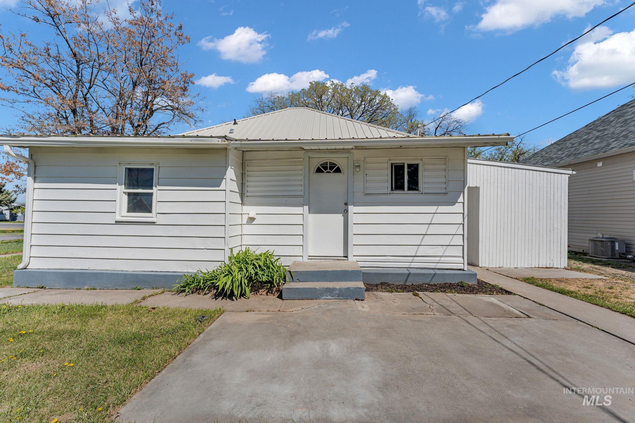 425 6th street, Filer, Idaho 83328, 2 Bedrooms, 1 Bathroom, Residential For Sale, Price $225,000, 98981050