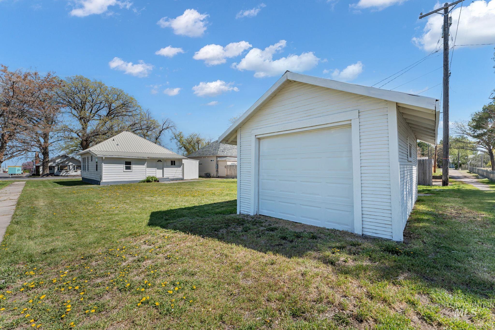 425 6th street, Filer, Idaho 83328, 2 Bedrooms, 1 Bathroom, Residential For Sale, Price $225,000, 98981050