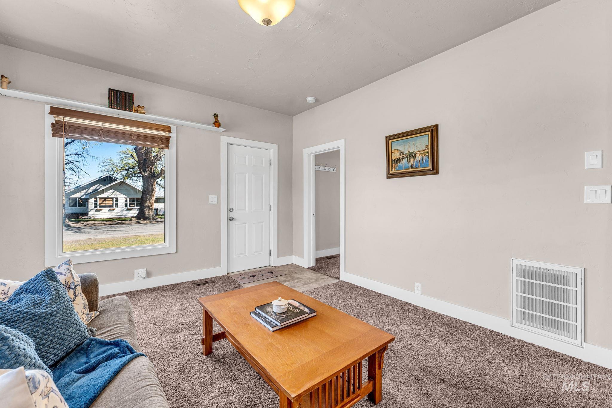 425 6th street, Filer, Idaho 83328, 2 Bedrooms, 1 Bathroom, Residential For Sale, Price $225,000, 98981050