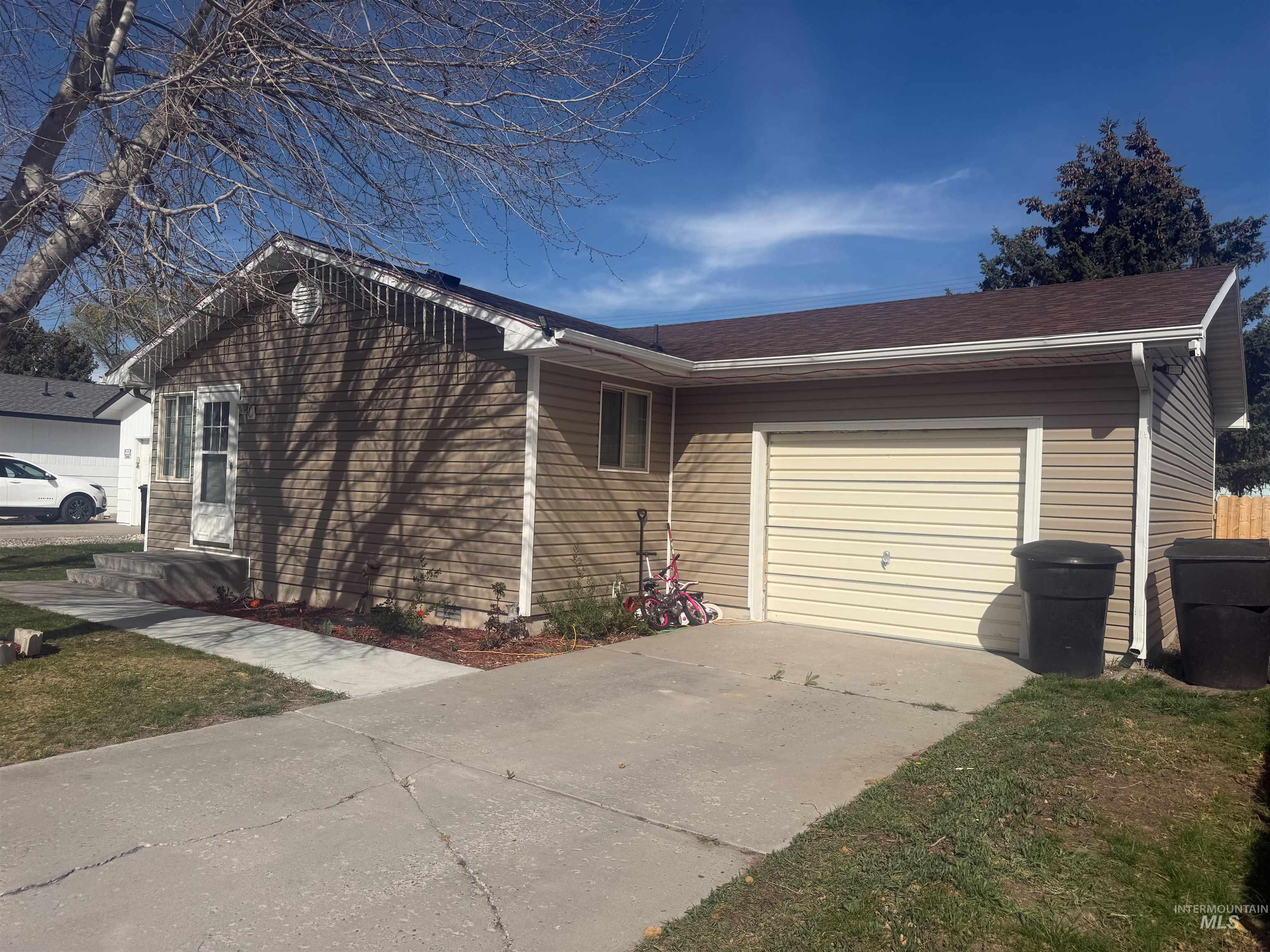 327 N Conant Ave, Burley, Idaho 83318, 3 Bedrooms, 1 Bathroom, Residential For Sale, Price $235,000, 98981075