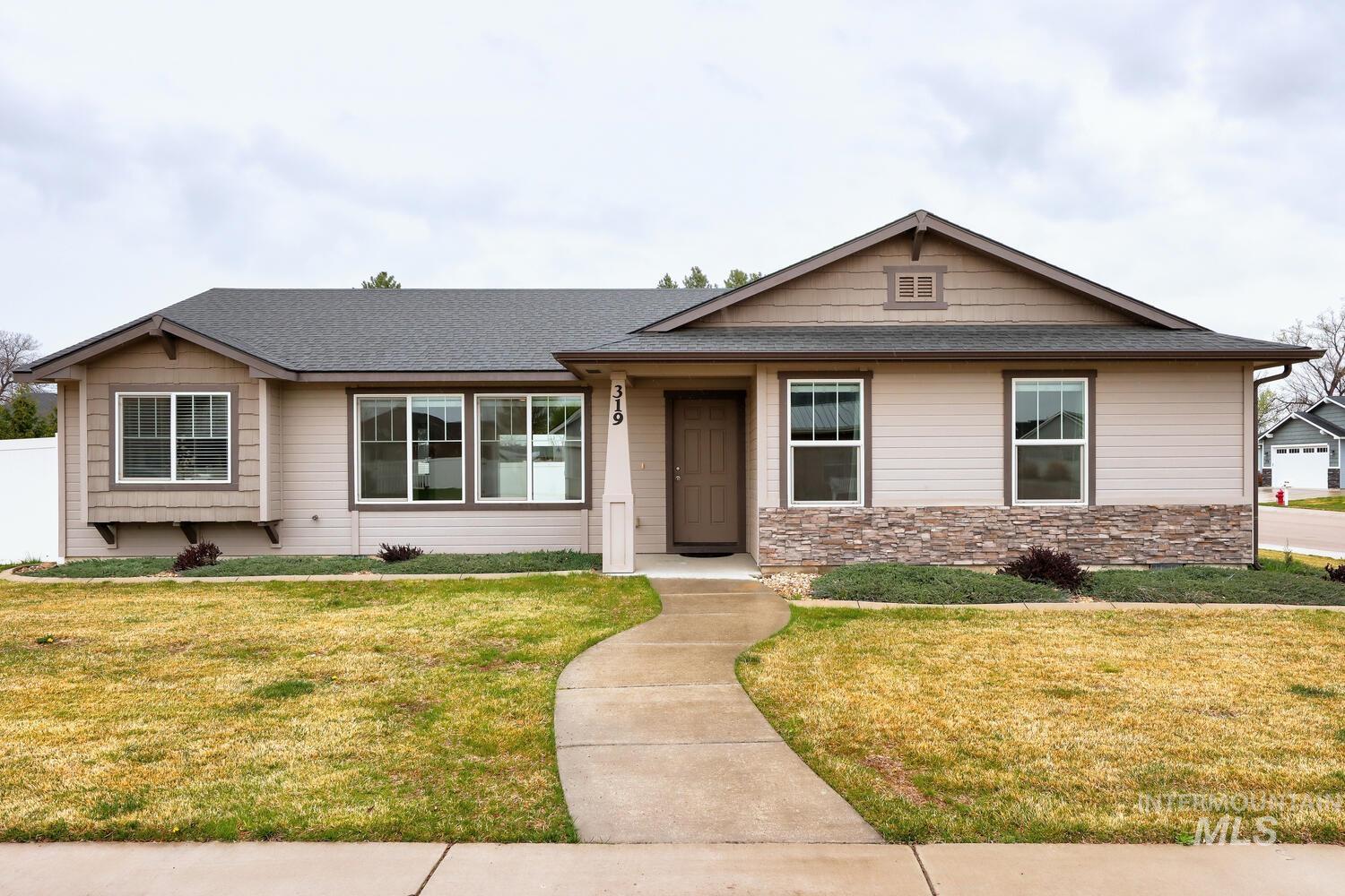 319 Magnolia Ave, Fruitland, Idaho 83619, 4 Bedrooms, 2 Bathrooms, Residential For Sale, Price $429,900,MLS 98981078