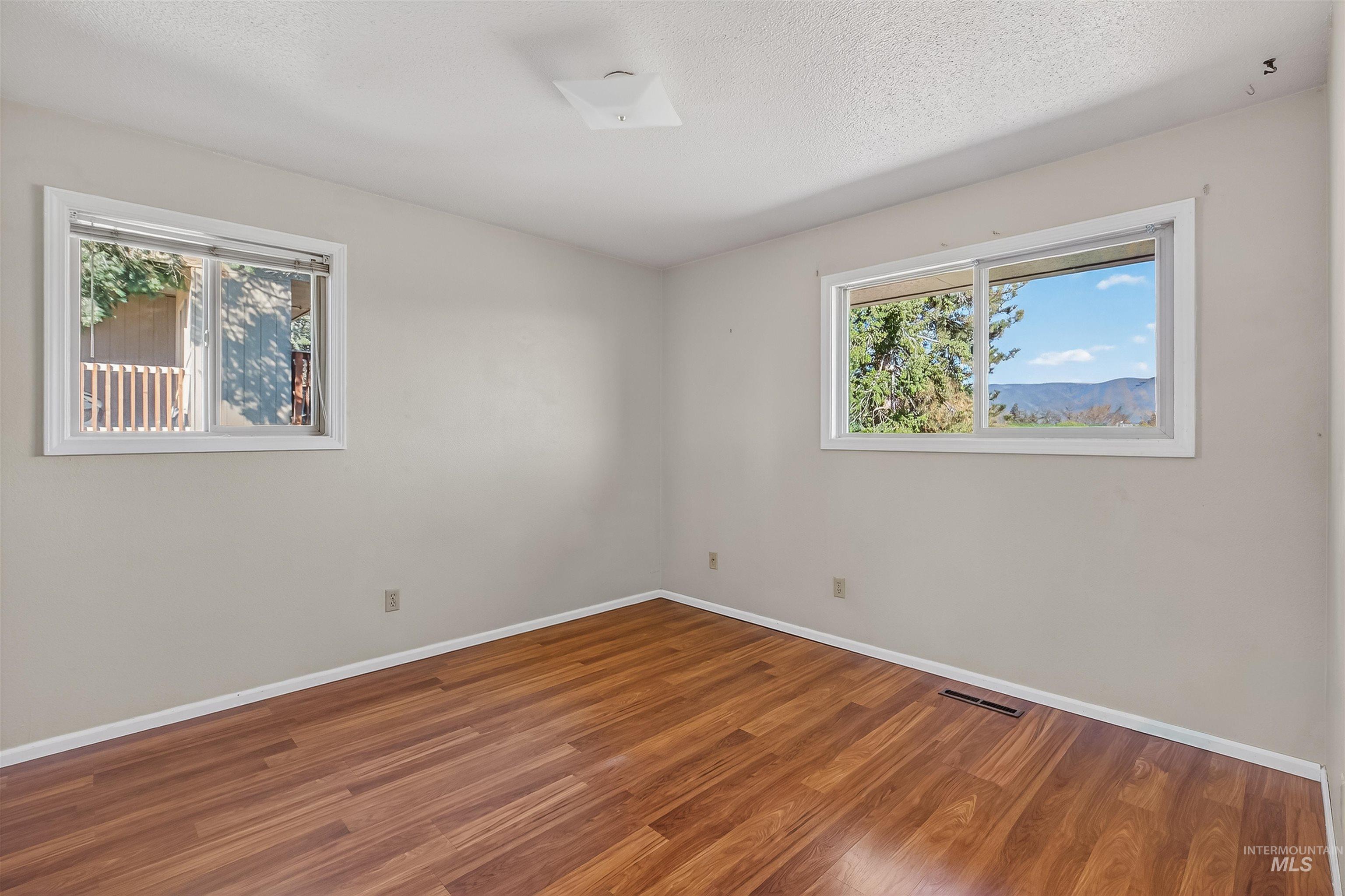 1212 21st Avenue, Clarkston, Washington 99403, 3 Bedrooms, 2 Bathrooms, Residential For Sale, Price $395,000, 98981079