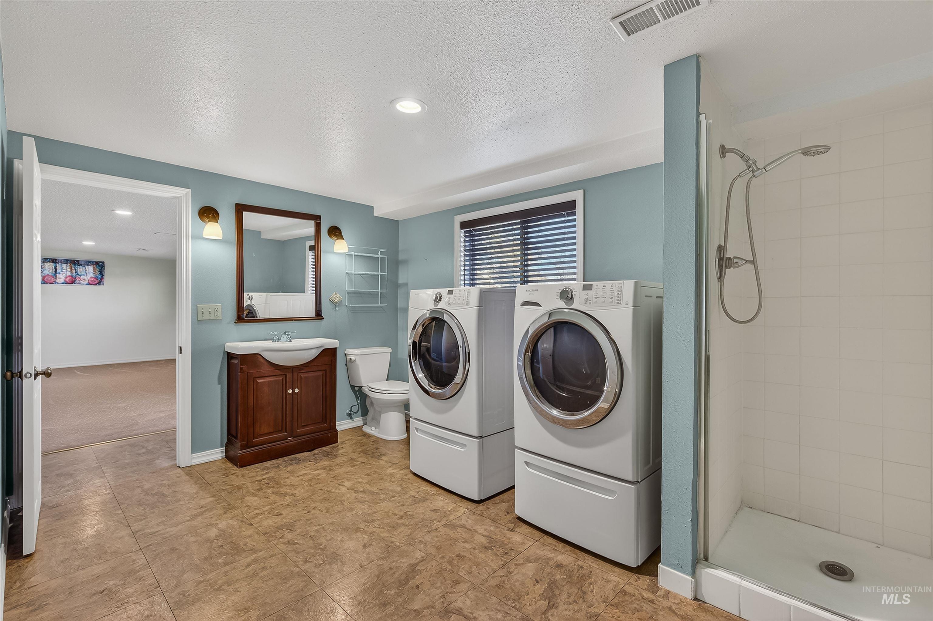 1212 21st Avenue, Clarkston, Washington 99403, 3 Bedrooms, 2 Bathrooms, Residential For Sale, Price $395,000, 98981079