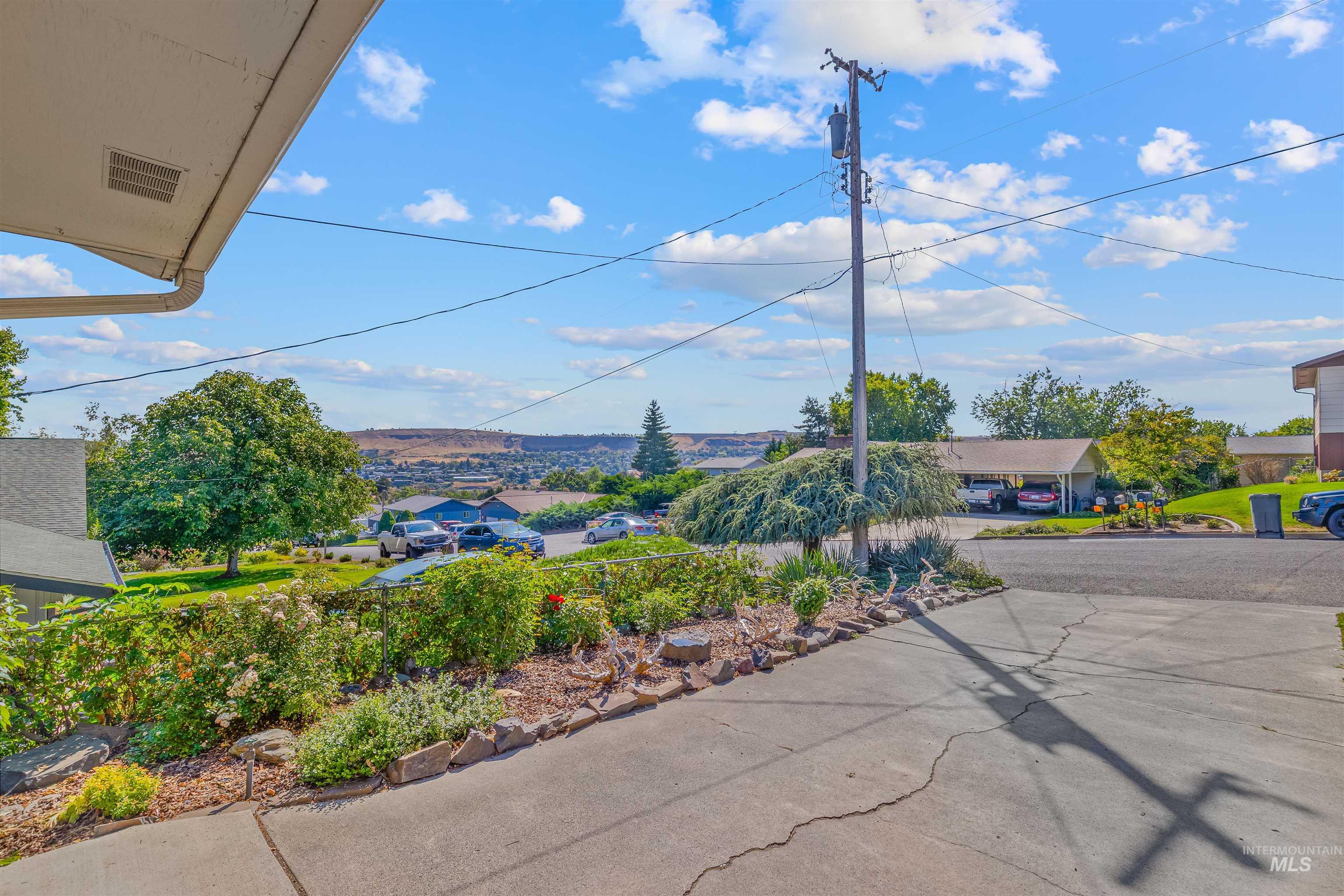 1212 21st Avenue, Clarkston, Washington 99403, 3 Bedrooms, 2 Bathrooms, Residential For Sale, Price $395,000, 98981079