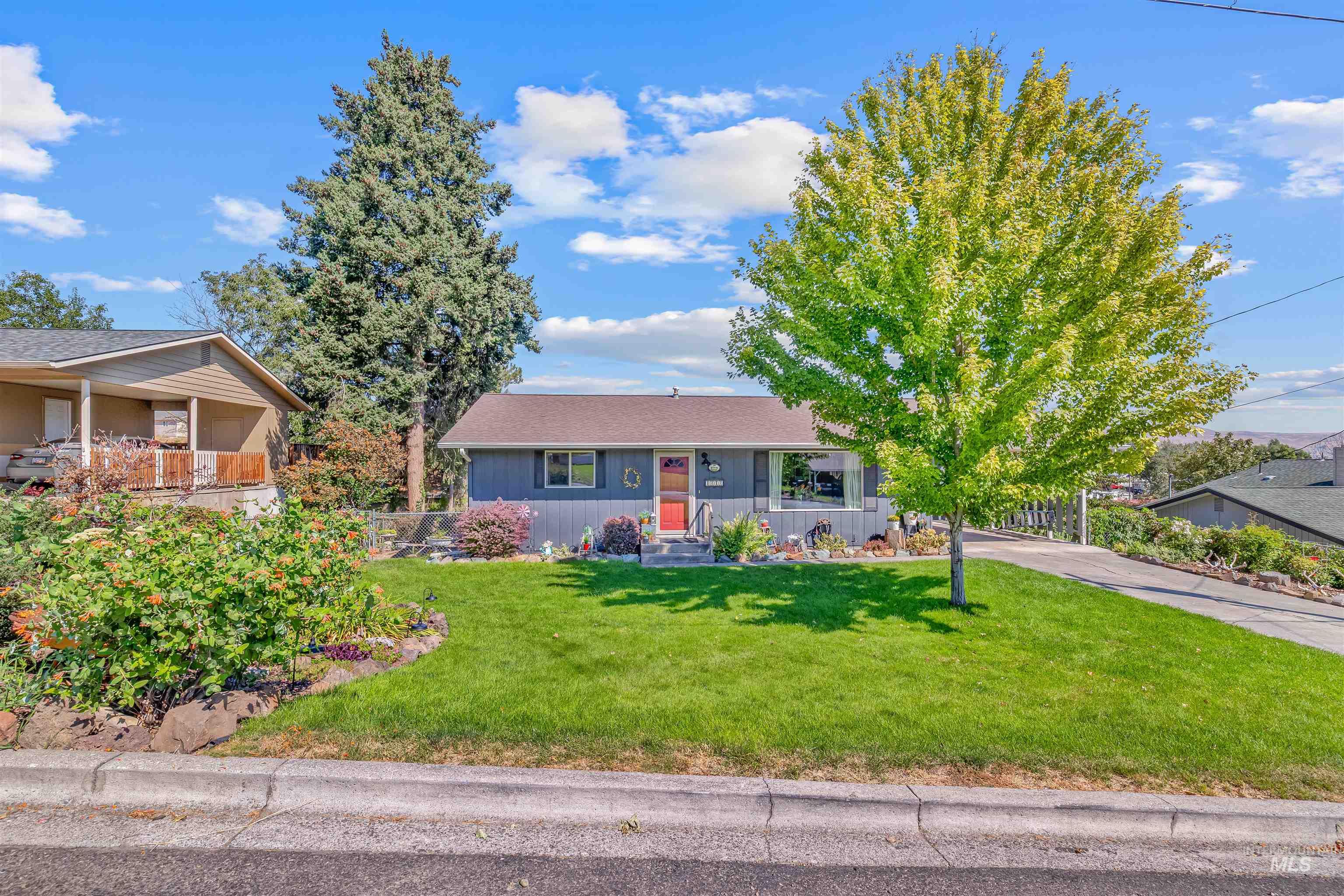 1212 21st Avenue, Clarkston, Washington 99403, 3 Bedrooms, 2 Bathrooms, Residential For Sale, Price $395,000, 98981079