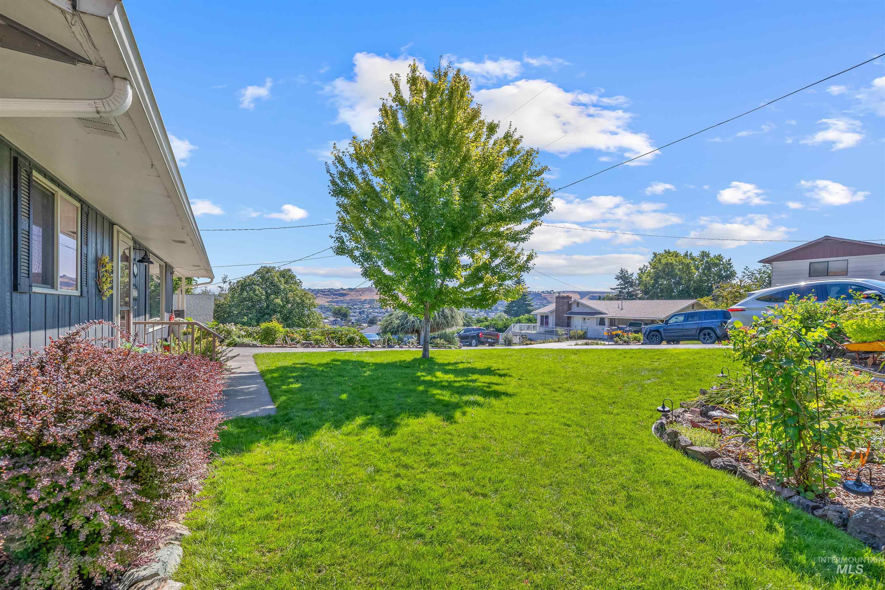 1212 21st Avenue, Clarkston, Washington 99403, 3 Bedrooms, 2 Bathrooms, Residential For Sale, Price $395,000, 98981079