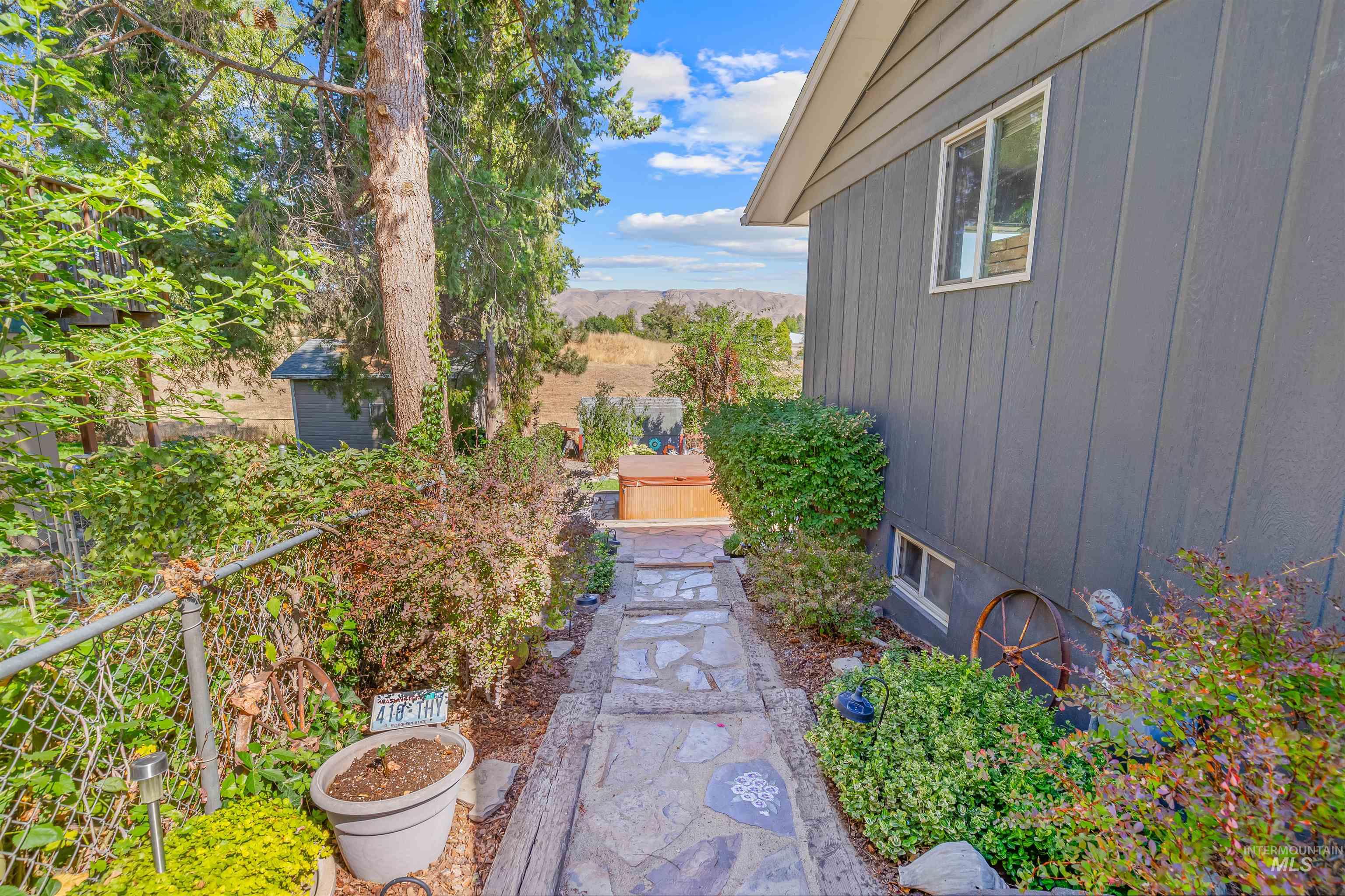 1212 21st Avenue, Clarkston, Washington 99403, 3 Bedrooms, 2 Bathrooms, Residential For Sale, Price $395,000, 98981079