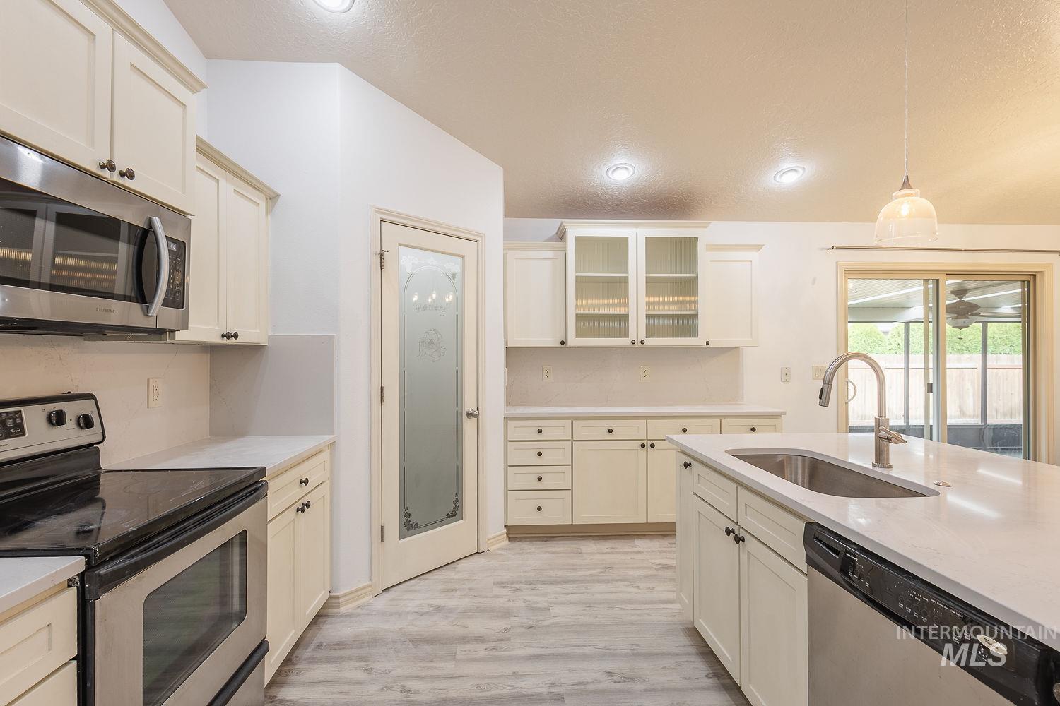 4227 N Rhodes Ave, Meridian, Idaho 83646-6302, 4 Bedrooms, 2 Bathrooms, Residential For Sale, Price $619,000, 98981083