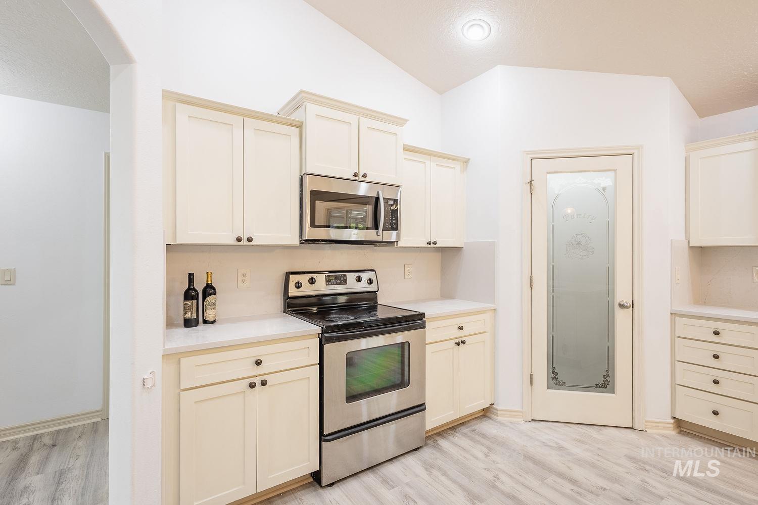 4227 N Rhodes Ave, Meridian, Idaho 83646-6302, 4 Bedrooms, 2 Bathrooms, Residential For Sale, Price $619,000, 98981083