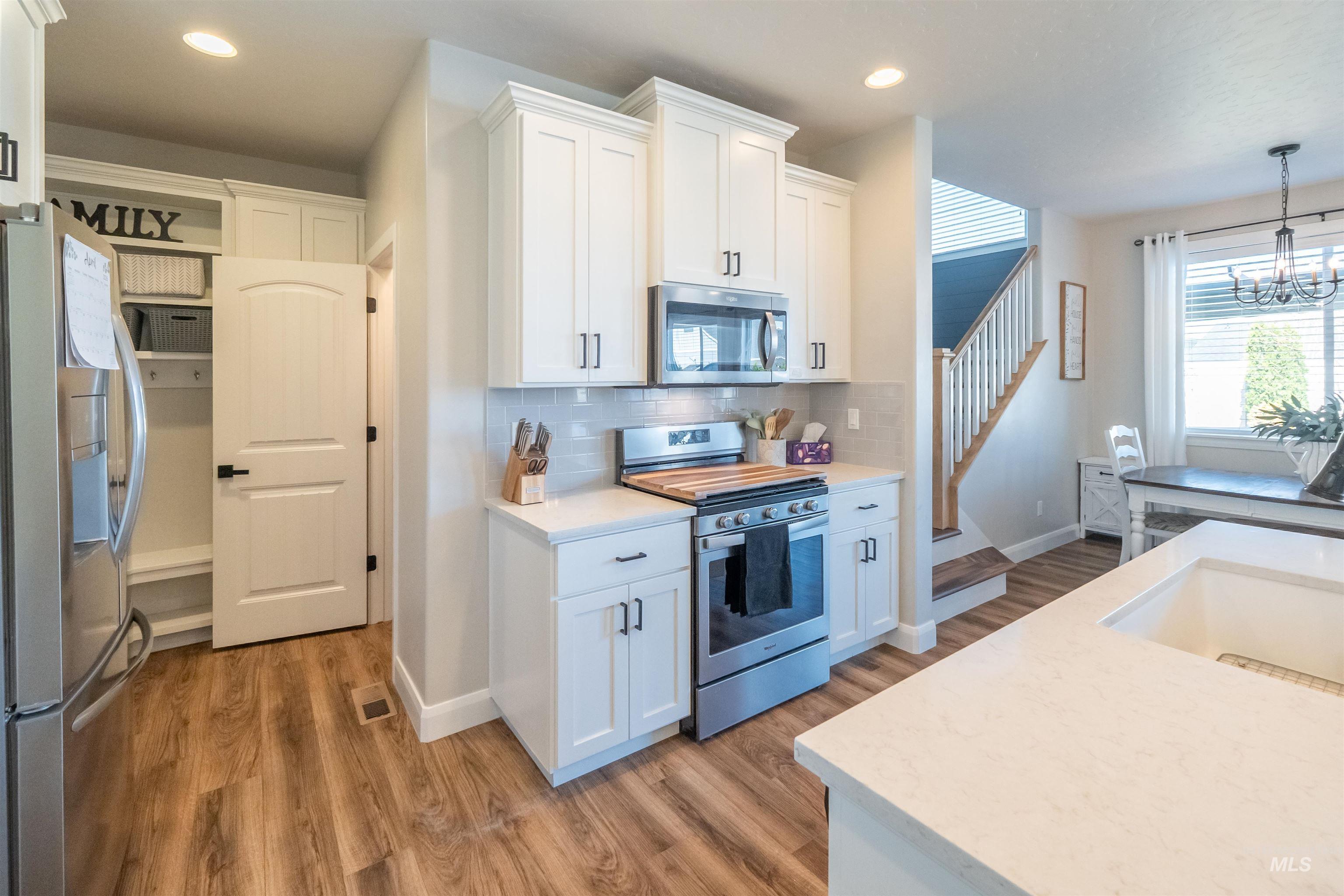 1274 E Imlay St, Kuna, Idaho 83634, 6 Bedrooms, 3 Bathrooms, Residential For Sale, Price $555,000, 98981084