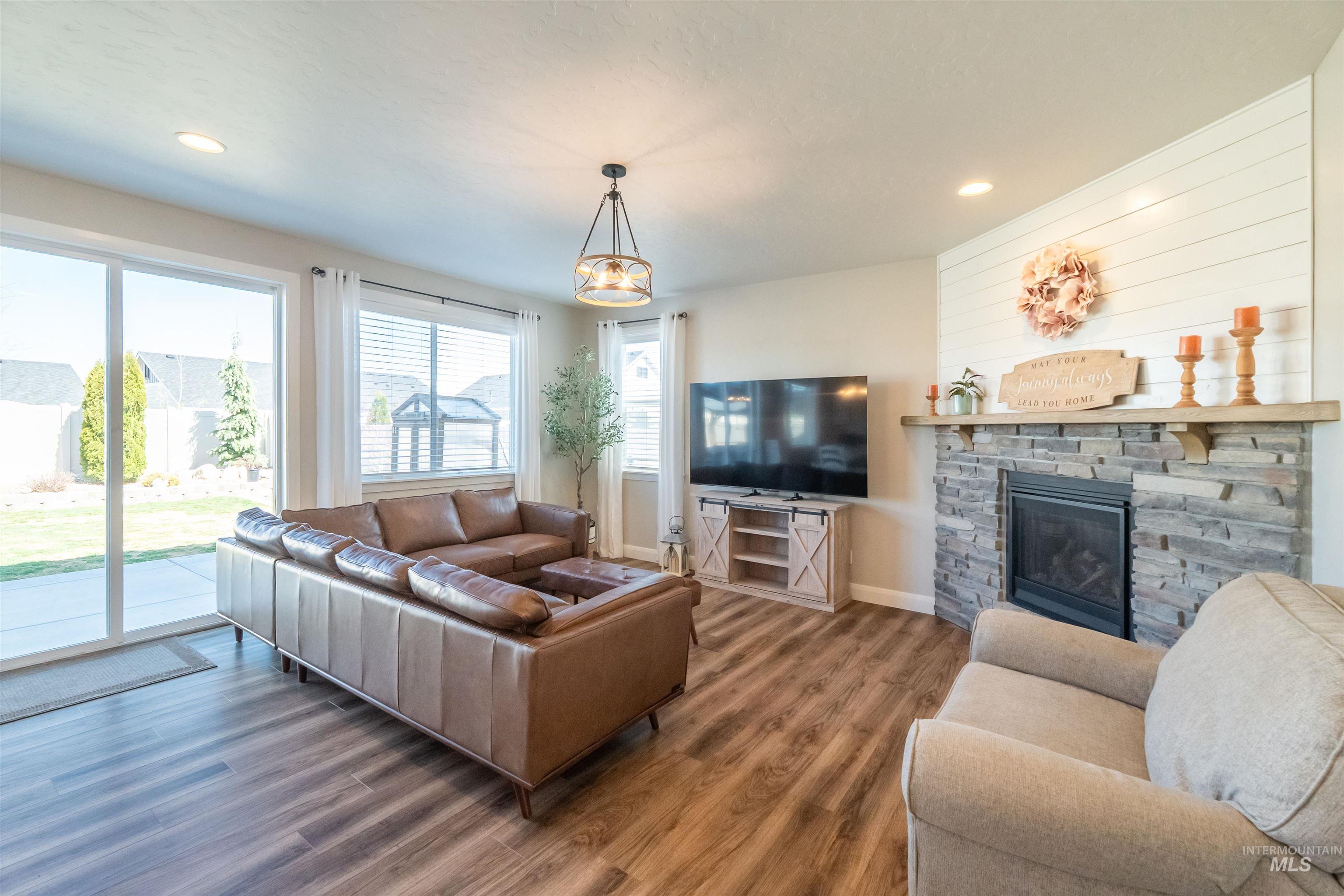 1274 E Imlay St, Kuna, Idaho 83634, 6 Bedrooms, 3 Bathrooms, Residential For Sale, Price $555,000, 98981084