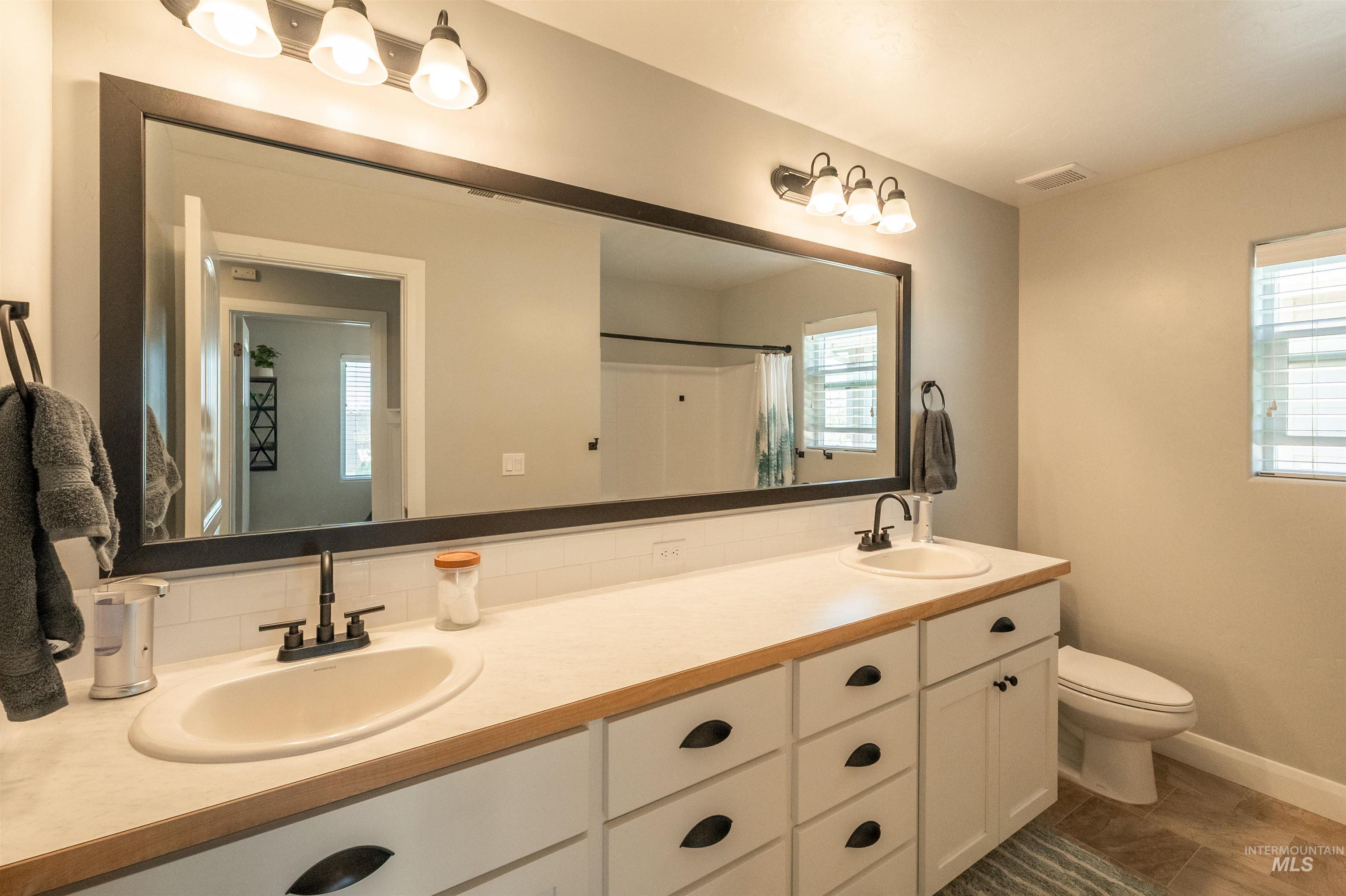 1274 E Imlay St, Kuna, Idaho 83634, 6 Bedrooms, 3 Bathrooms, Residential For Sale, Price $555,000, 98981084