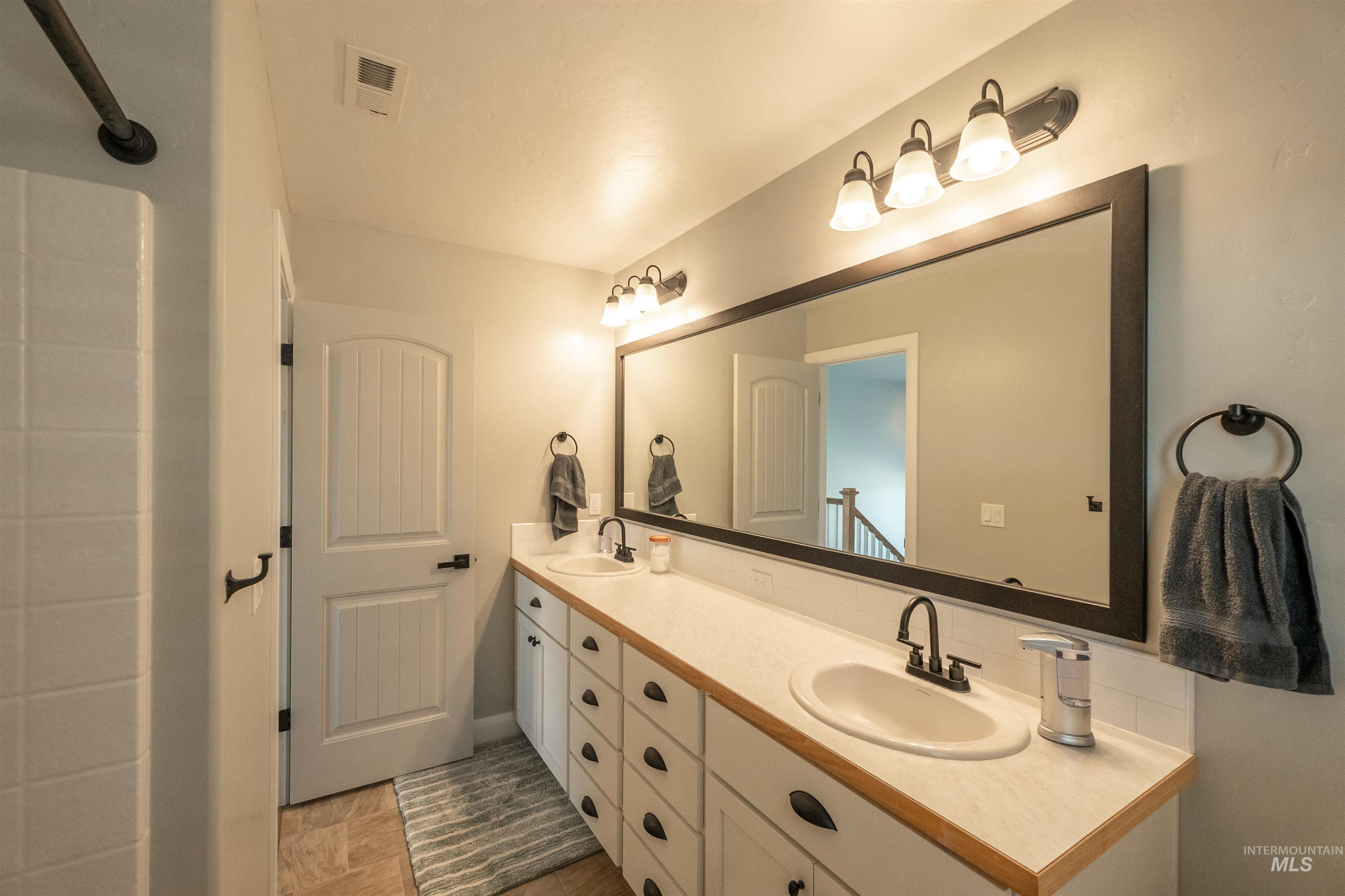 1274 E Imlay St, Kuna, Idaho 83634, 6 Bedrooms, 3 Bathrooms, Residential For Sale, Price $555,000, 98981084