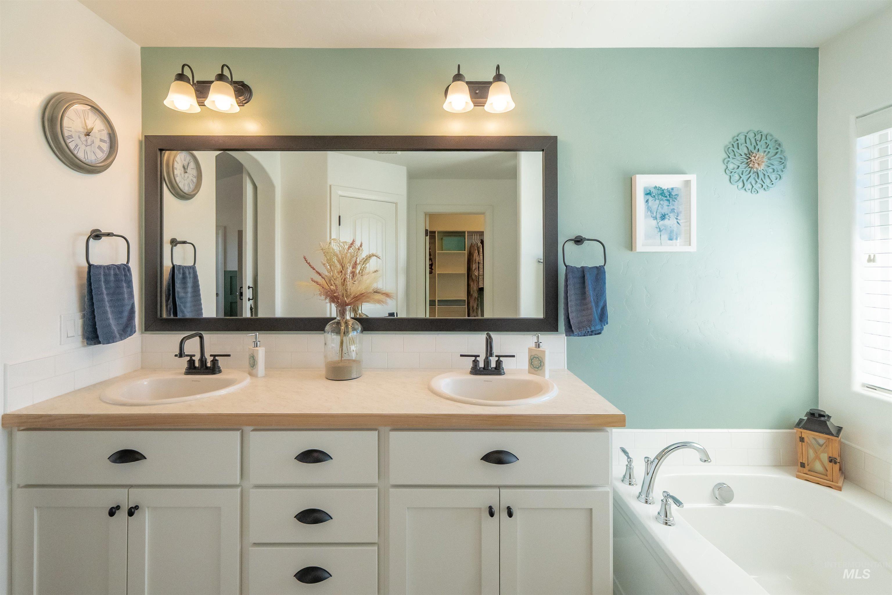 1274 E Imlay St, Kuna, Idaho 83634, 6 Bedrooms, 3 Bathrooms, Residential For Sale, Price $555,000, 98981084